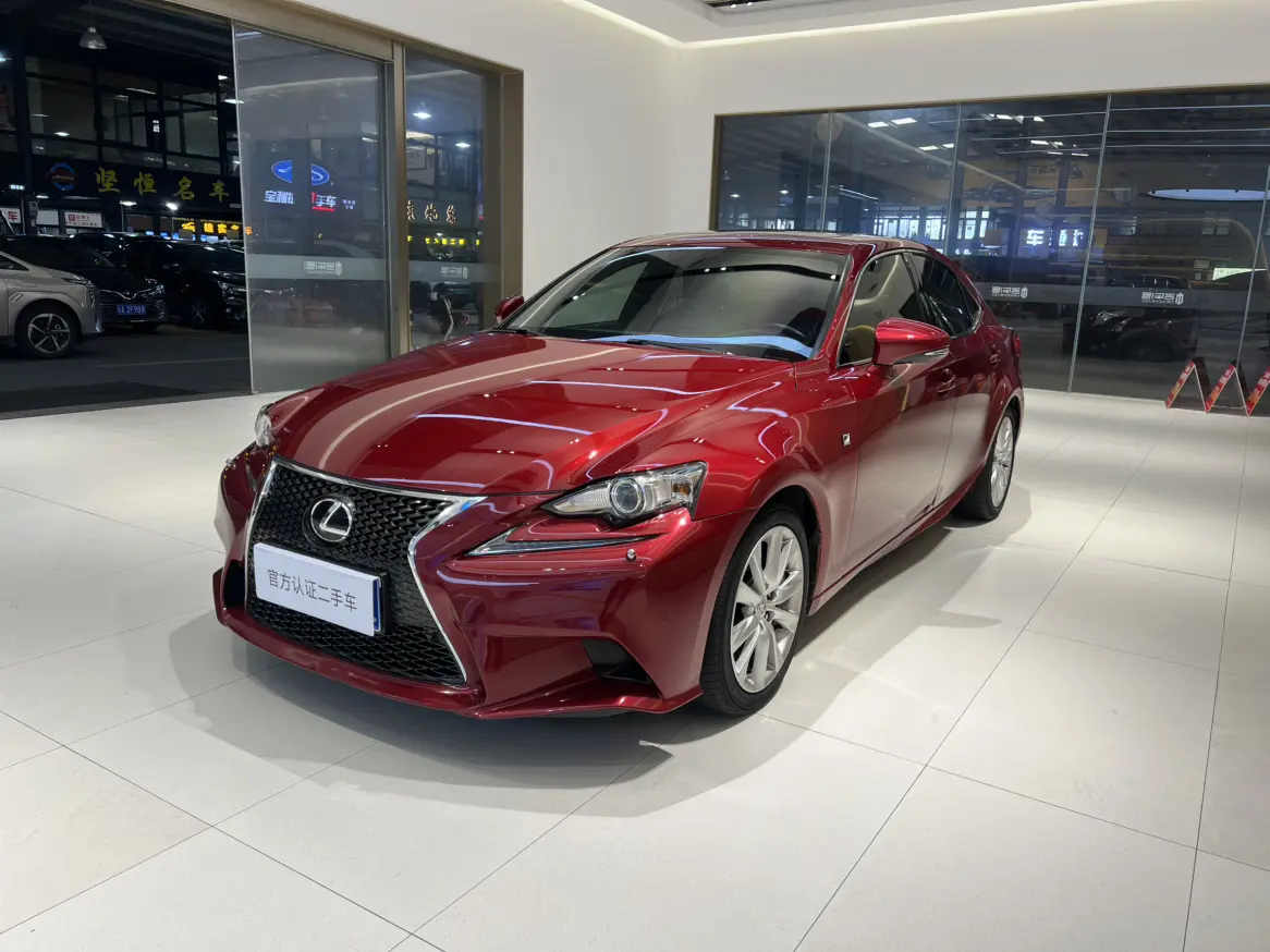 Lexus IS