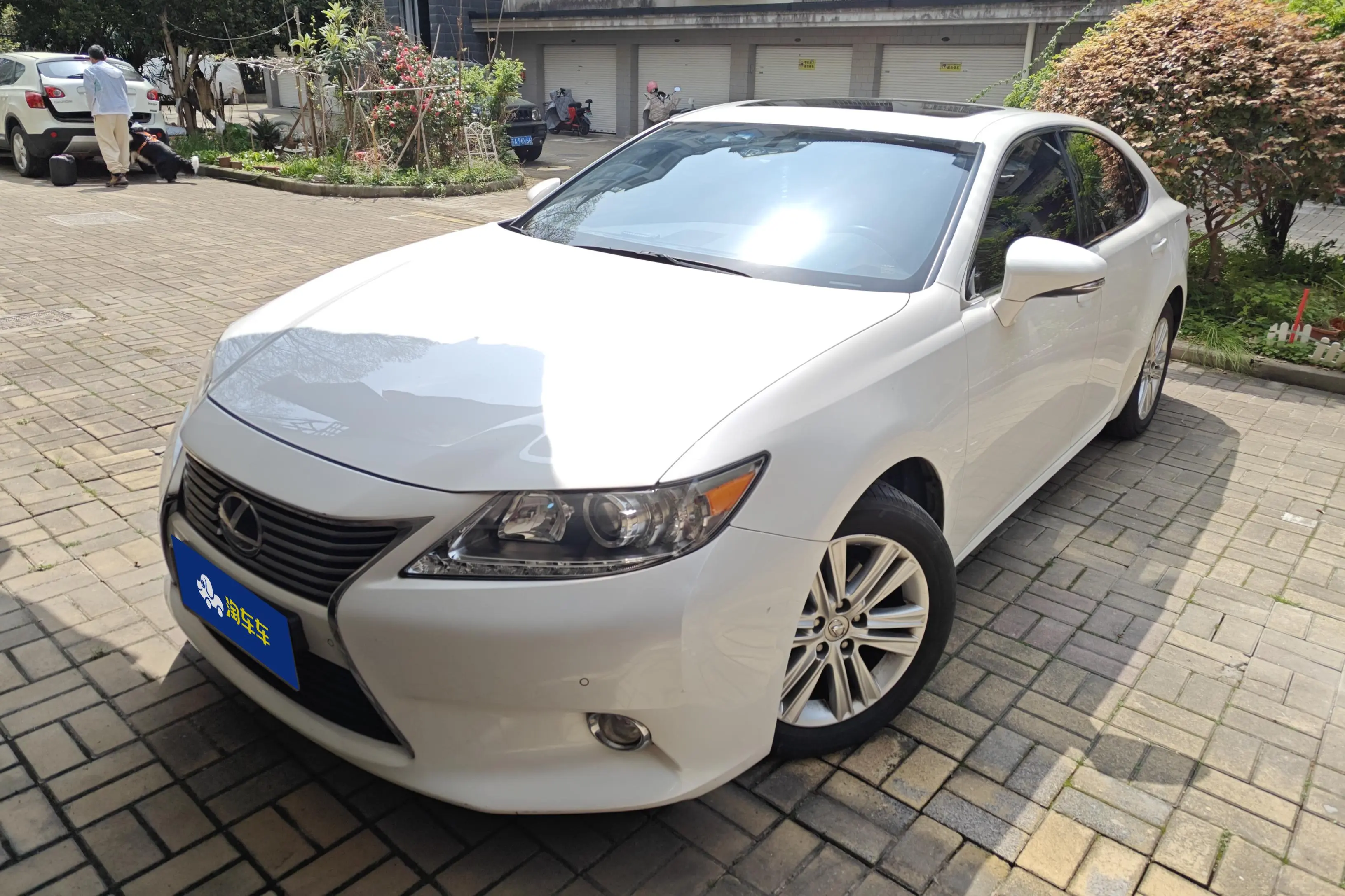 Lexus ES