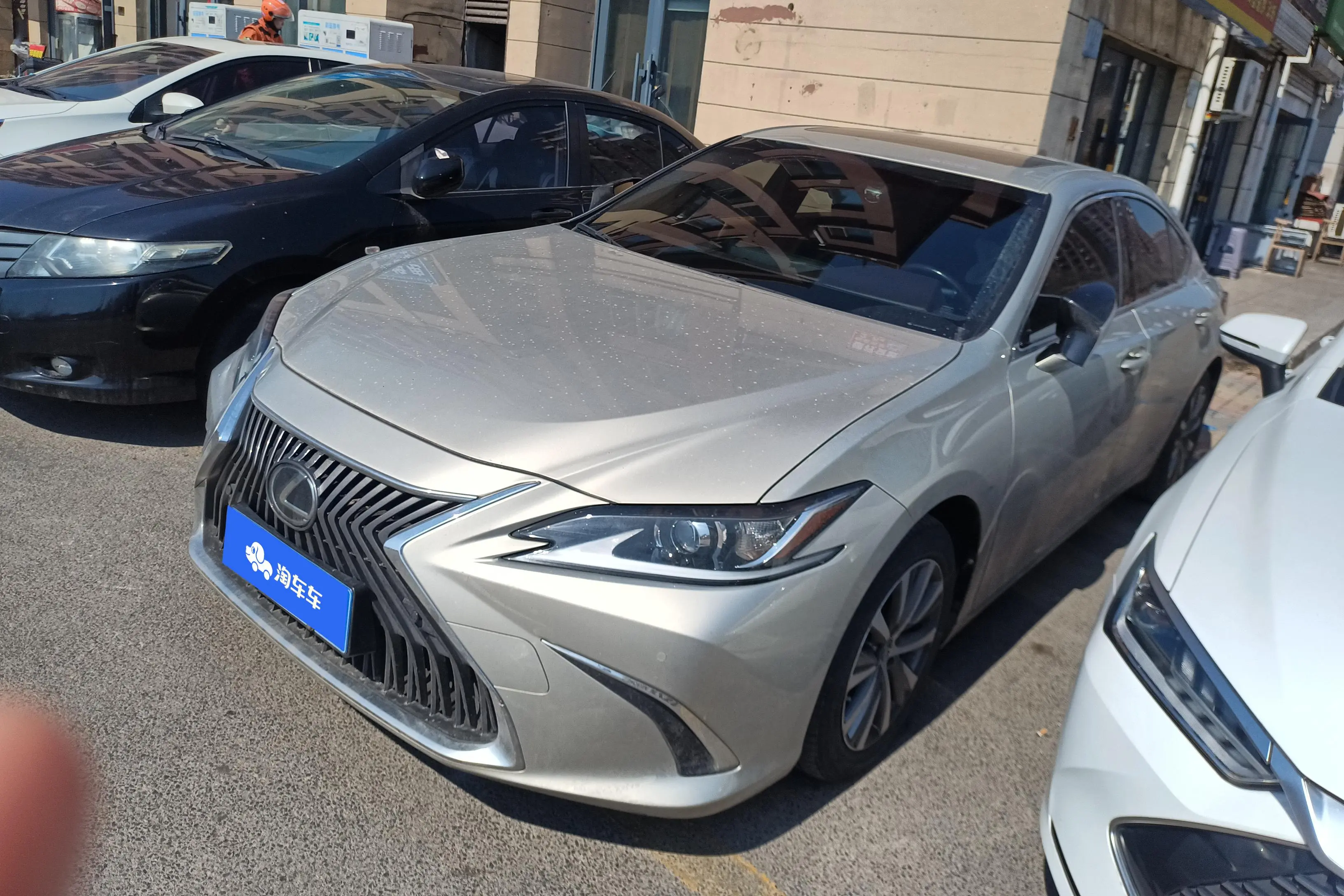 Lexus ES