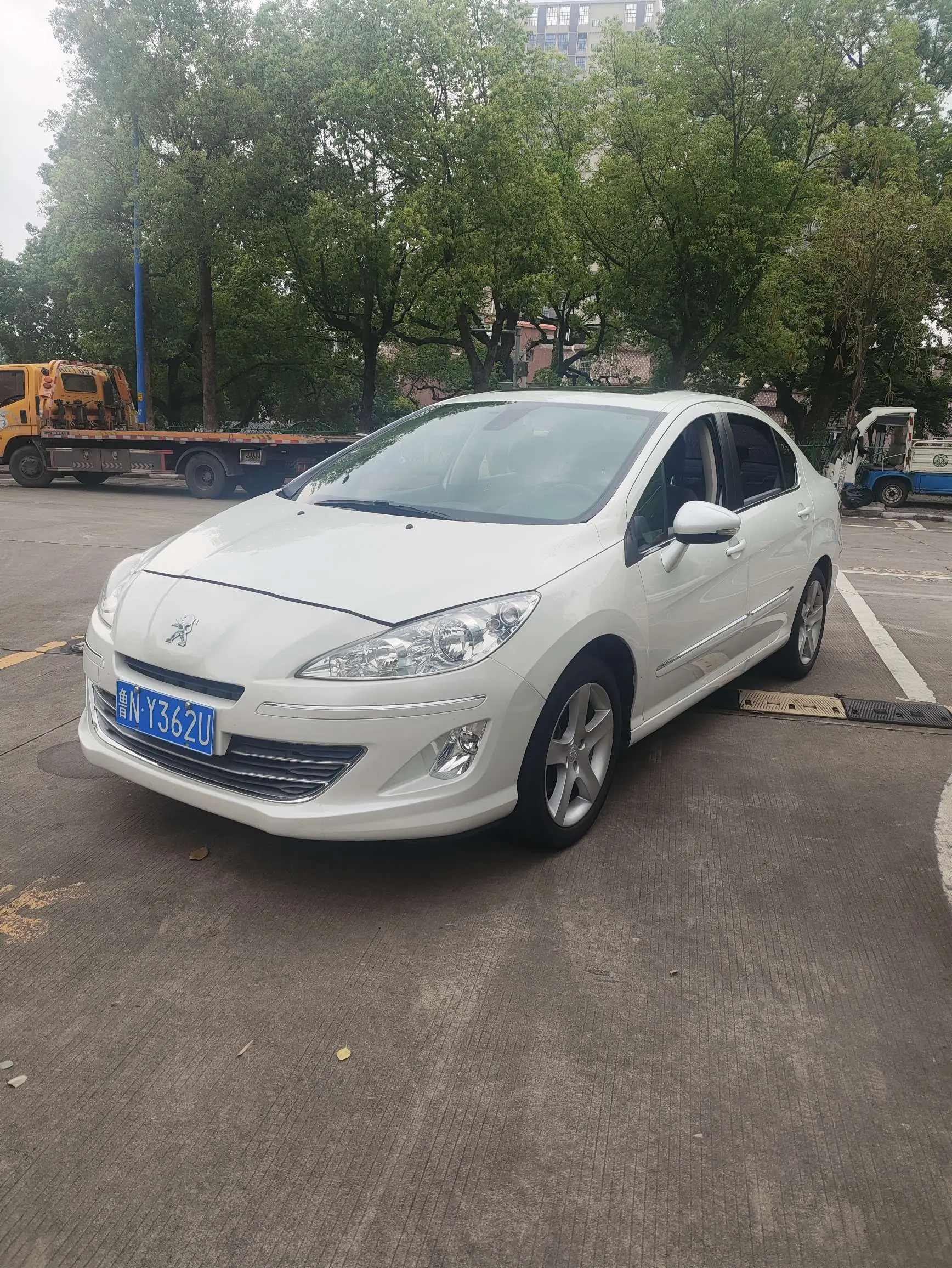 Peugeot 408