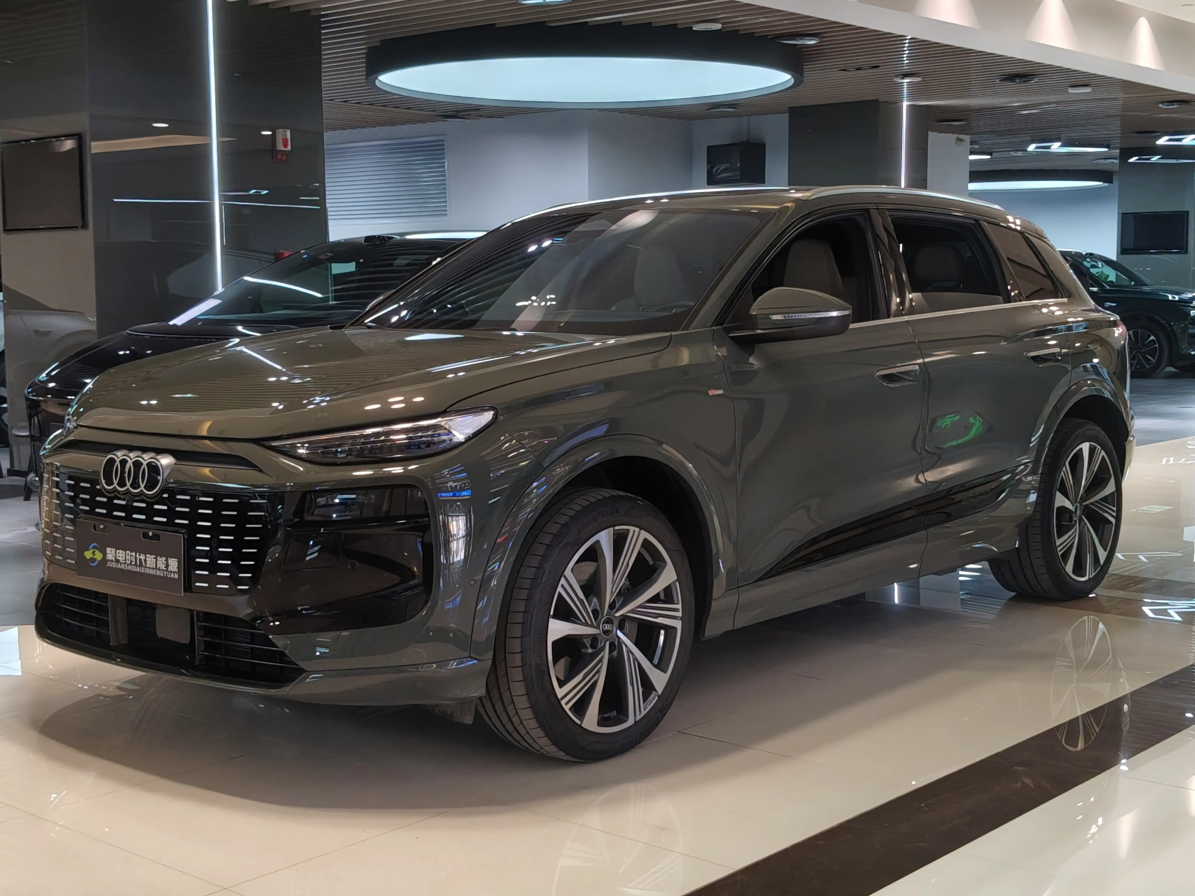 Audi Q6L e-tron