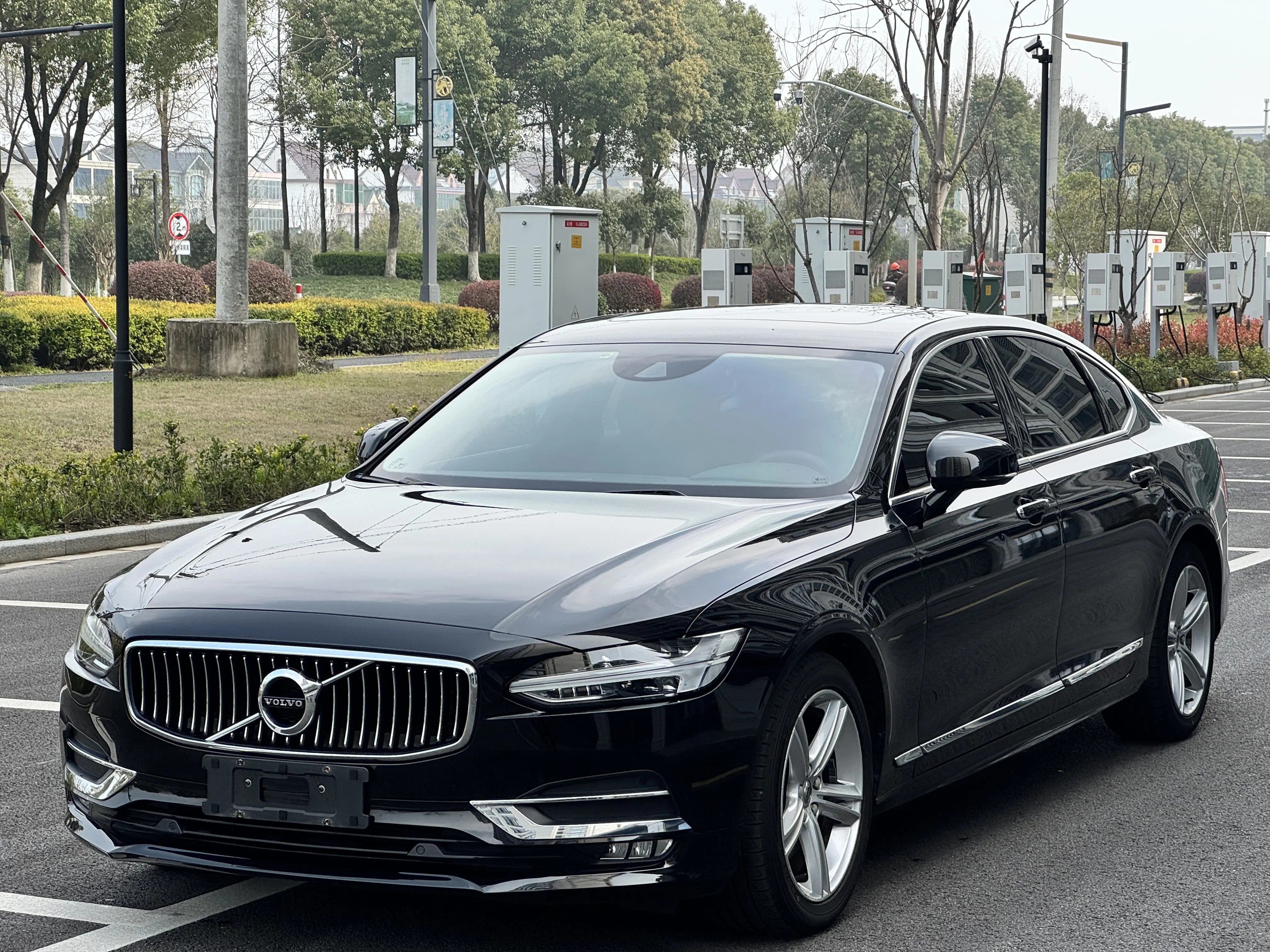 Volvo S90