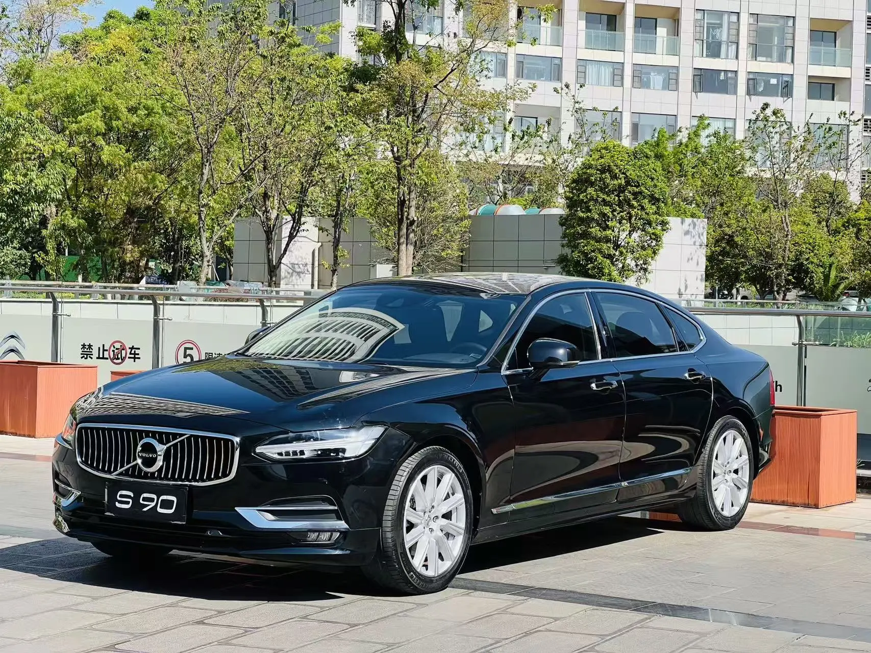 Volvo S90