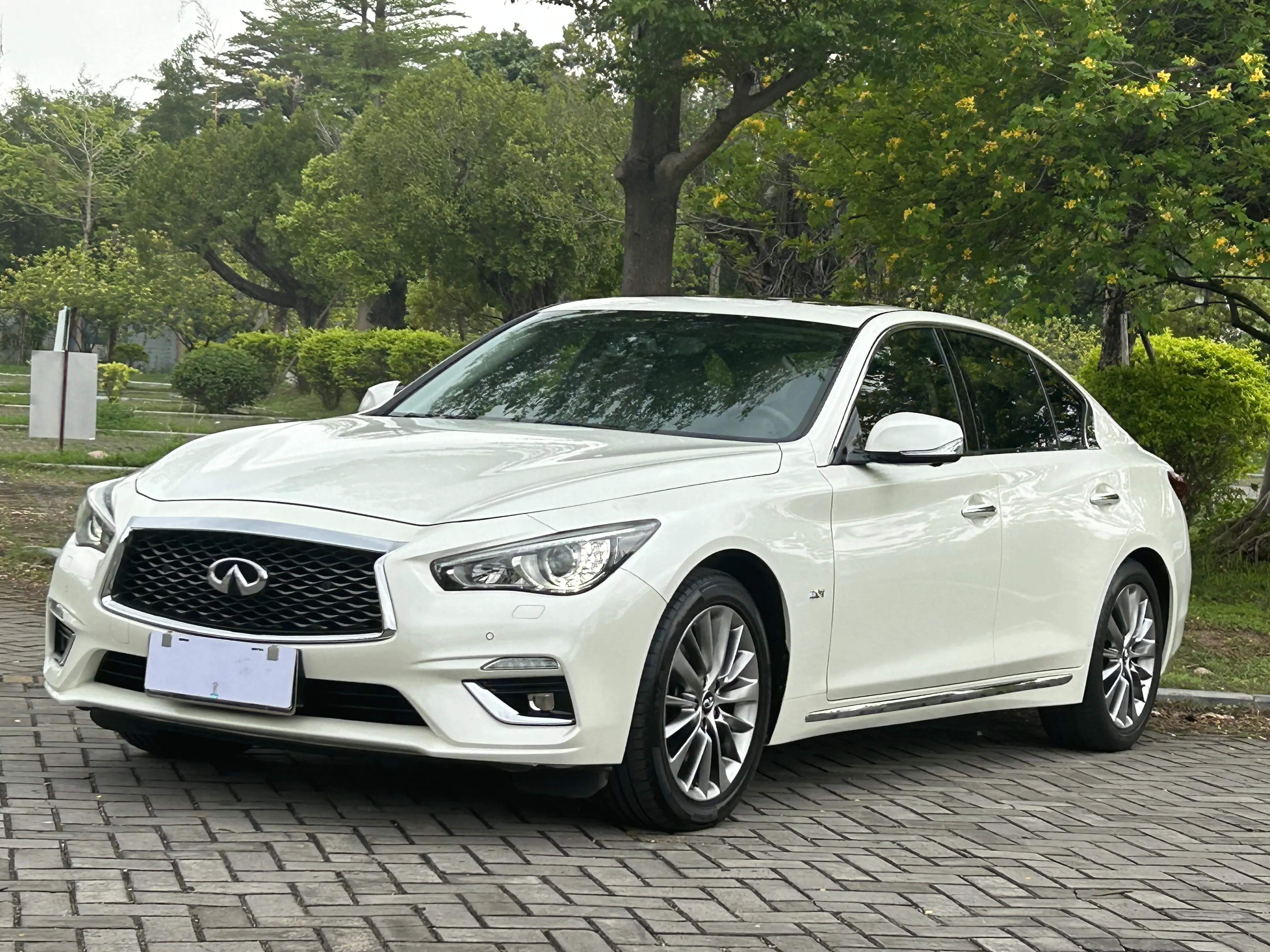 Infiniti Q50L