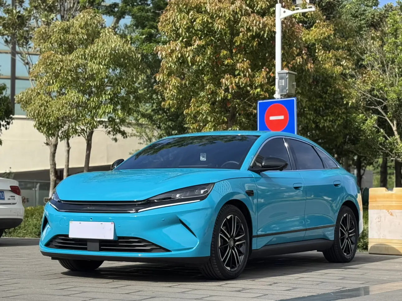 BYD Qin L EV
