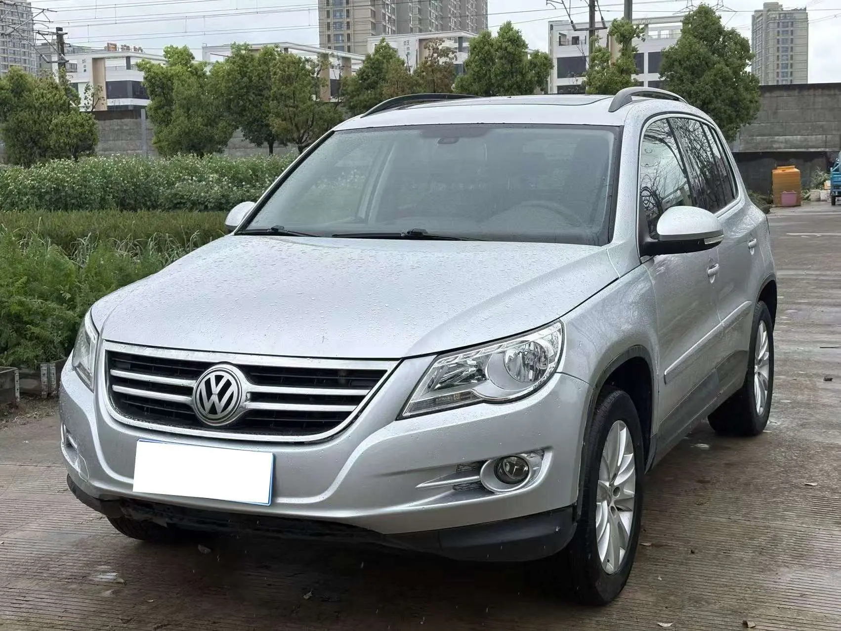 Volkswagen Tiguan (Tharu)
