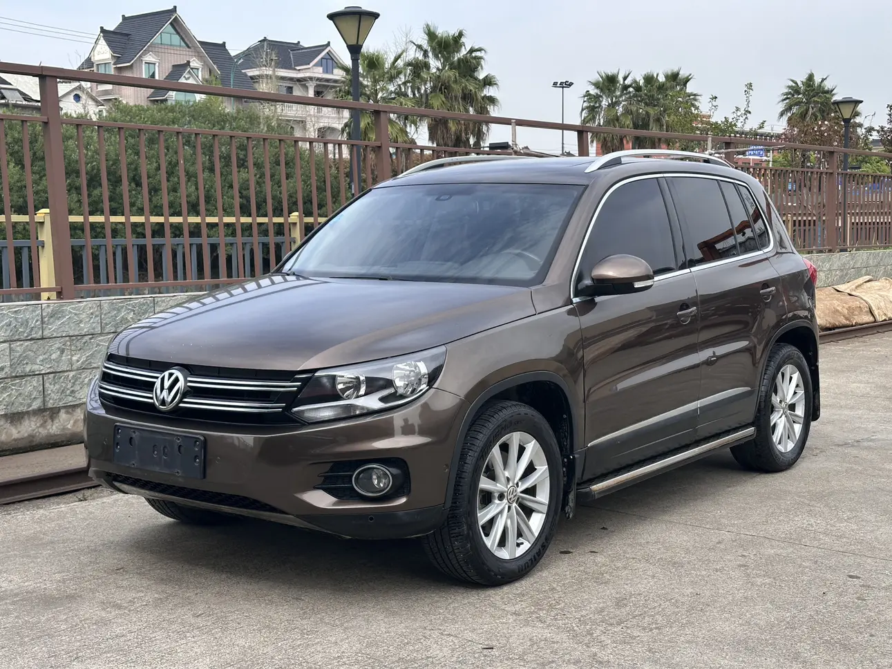 Volkswagen Tiguan (Tharu)