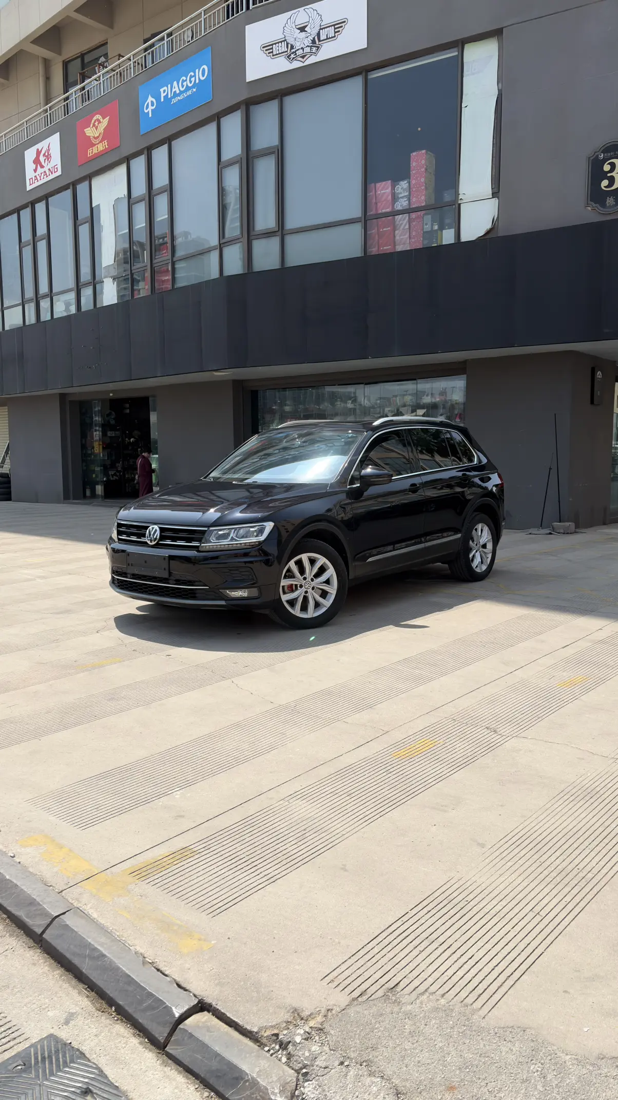 Volkswagen Tiguan (Tharu)