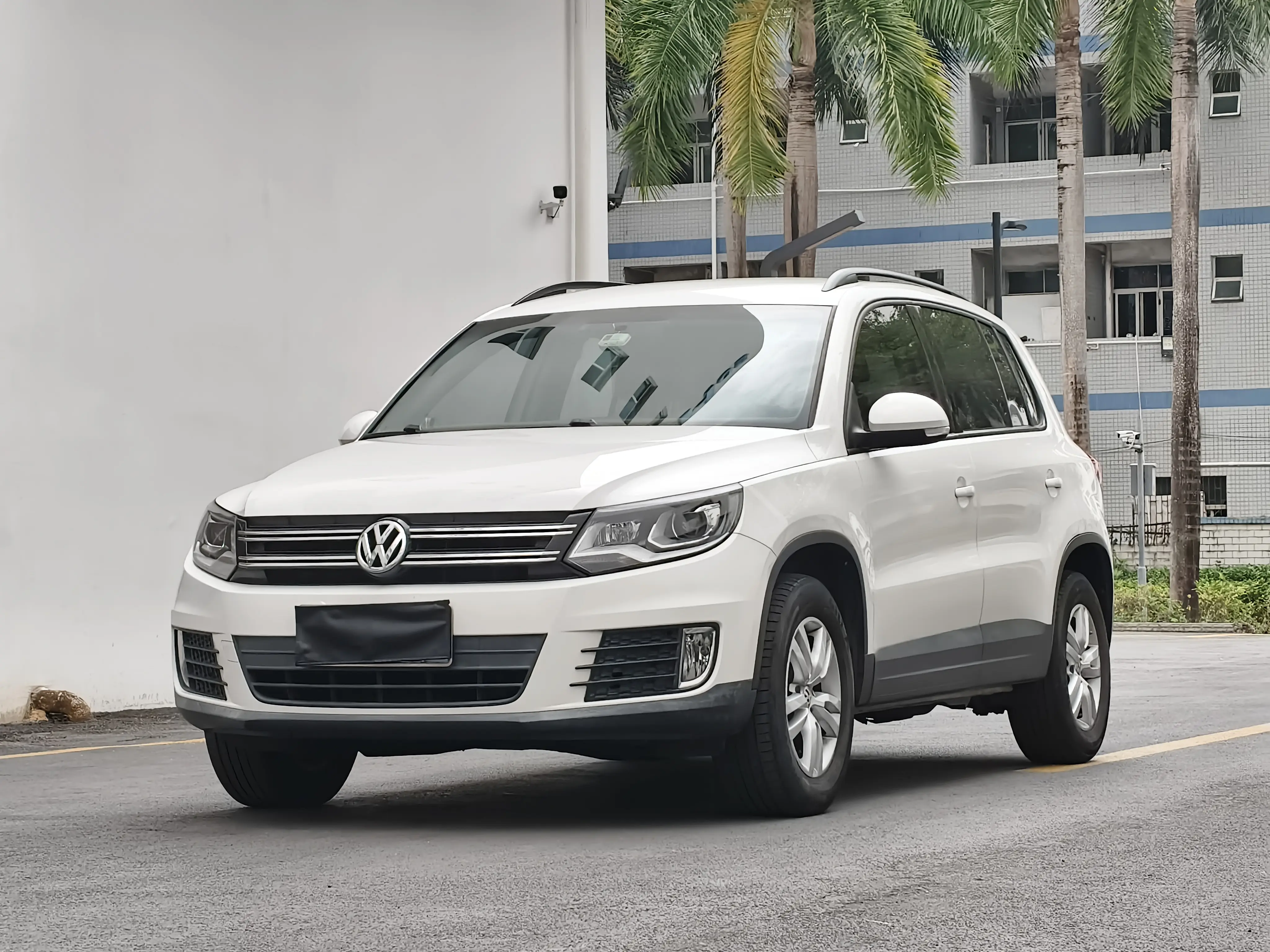 Volkswagen Tiguan (Tharu)