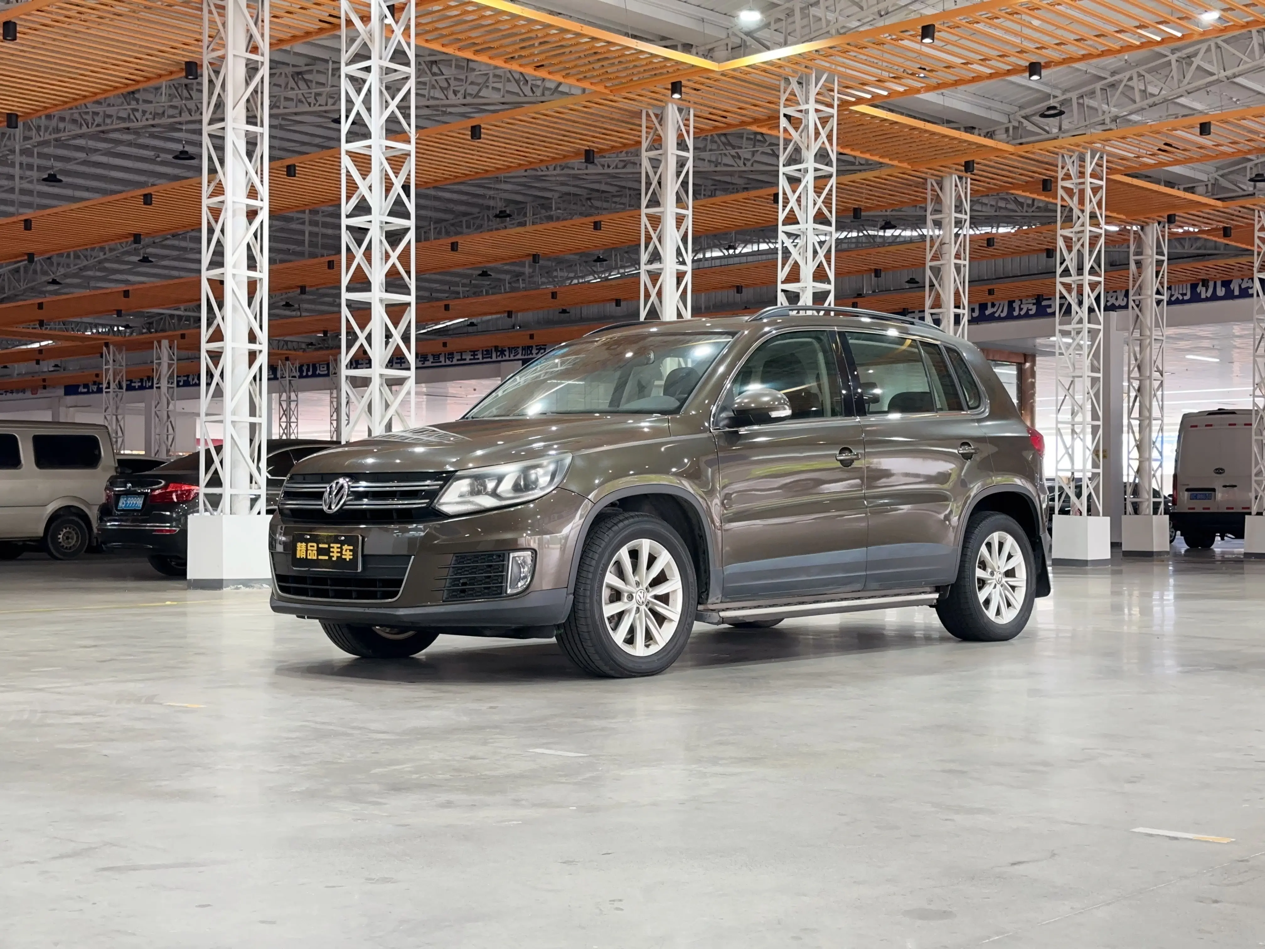 Volkswagen Tiguan (Tharu)