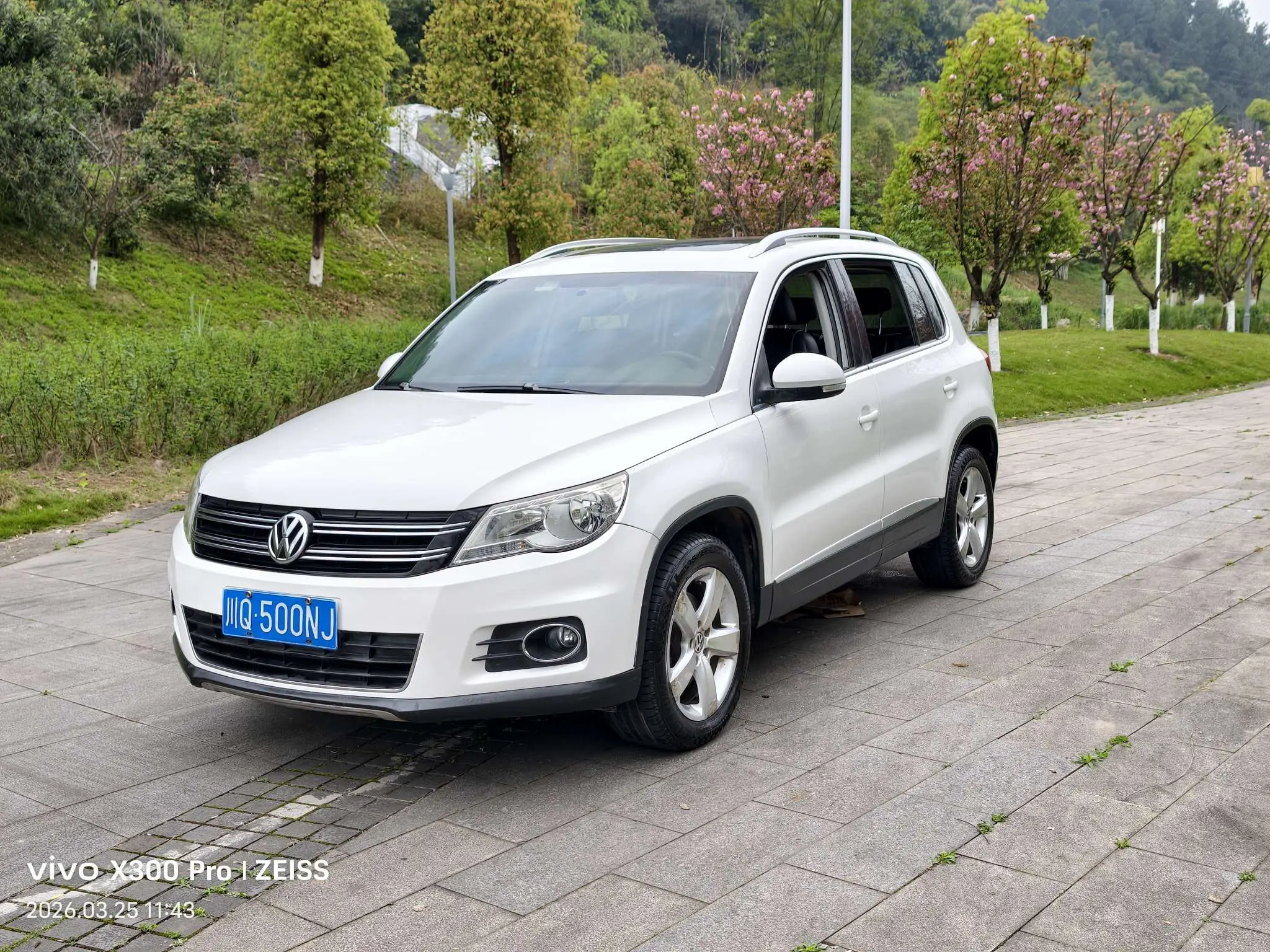 Volkswagen Tiguan (Tharu)