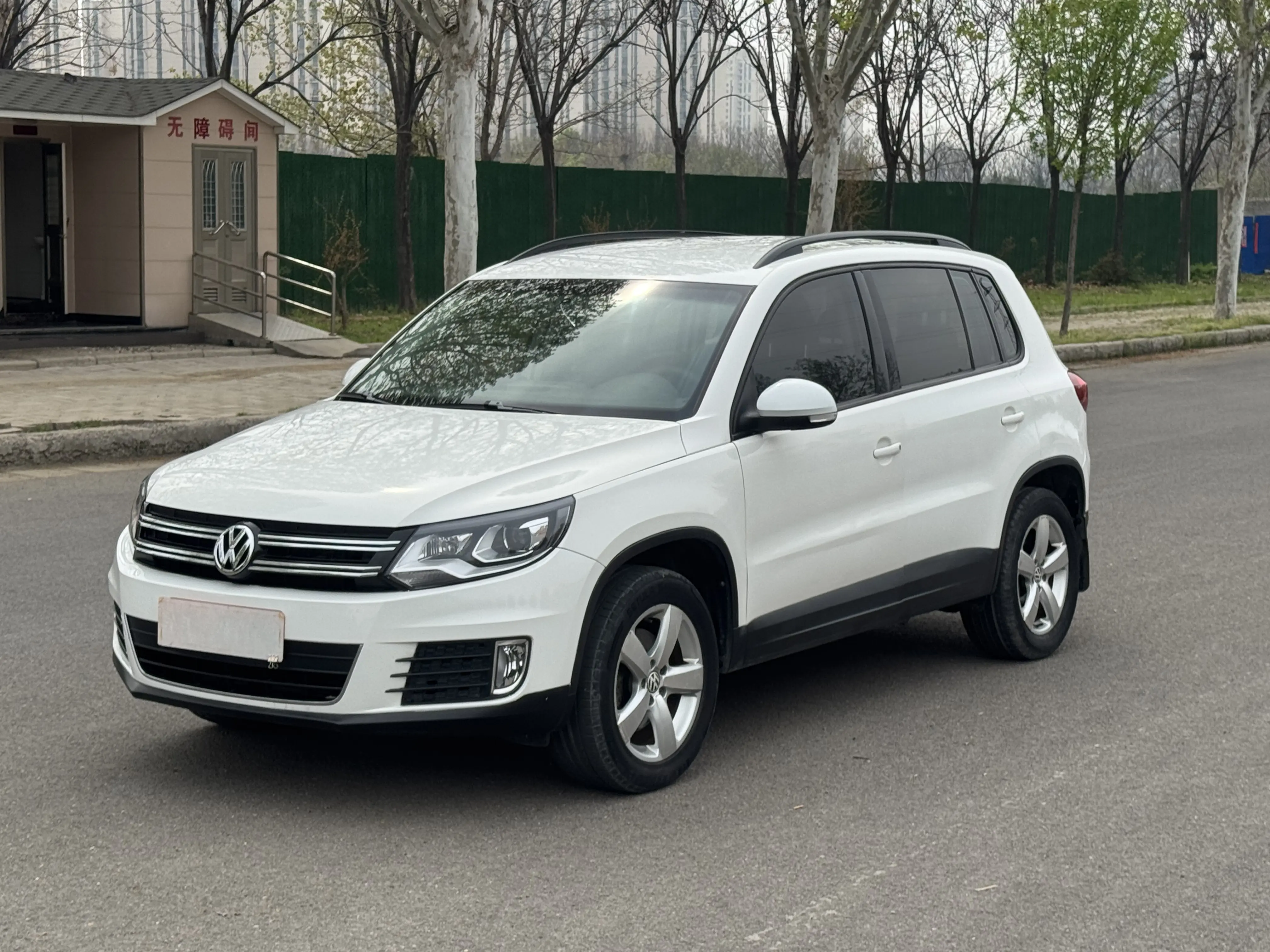 Volkswagen Tiguan (Tharu)