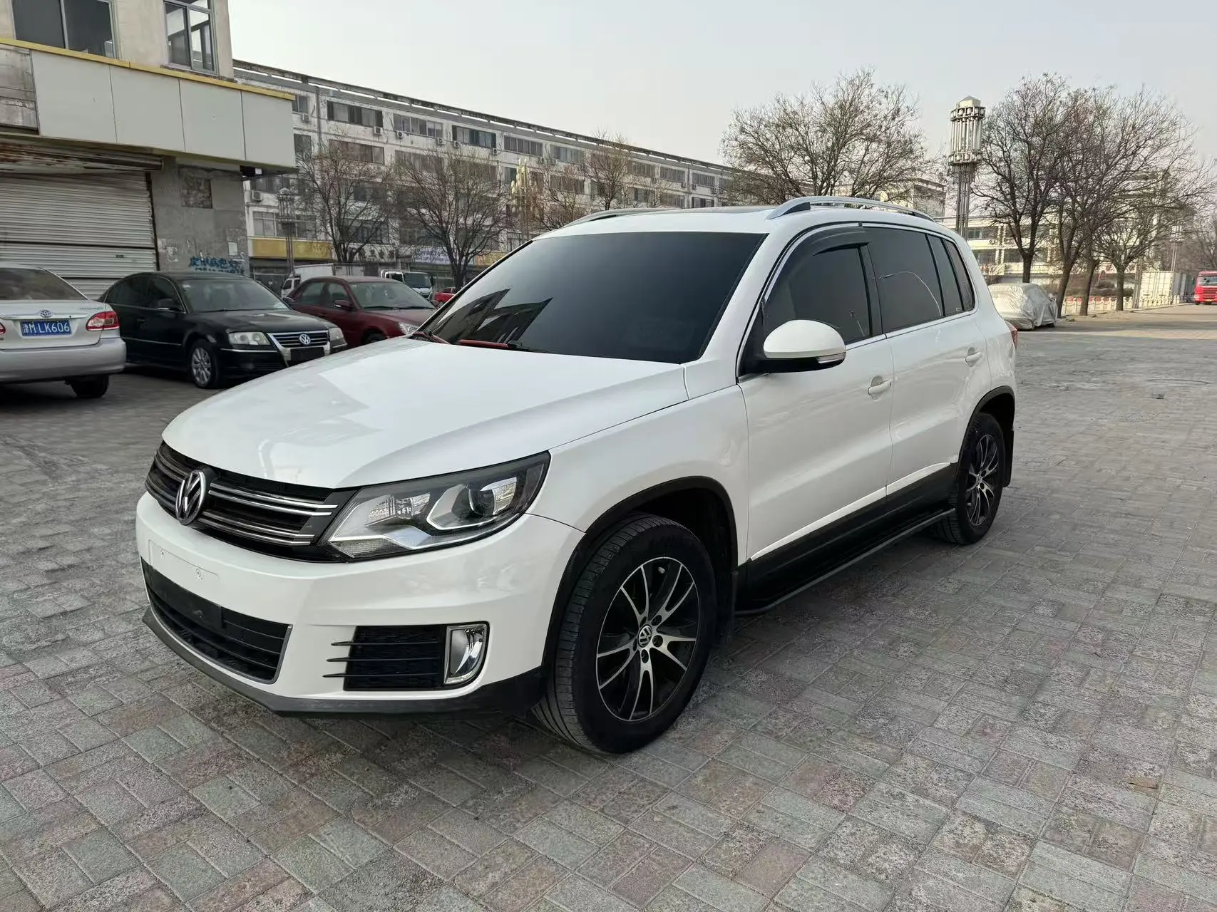 Volkswagen Tiguan (Tharu)