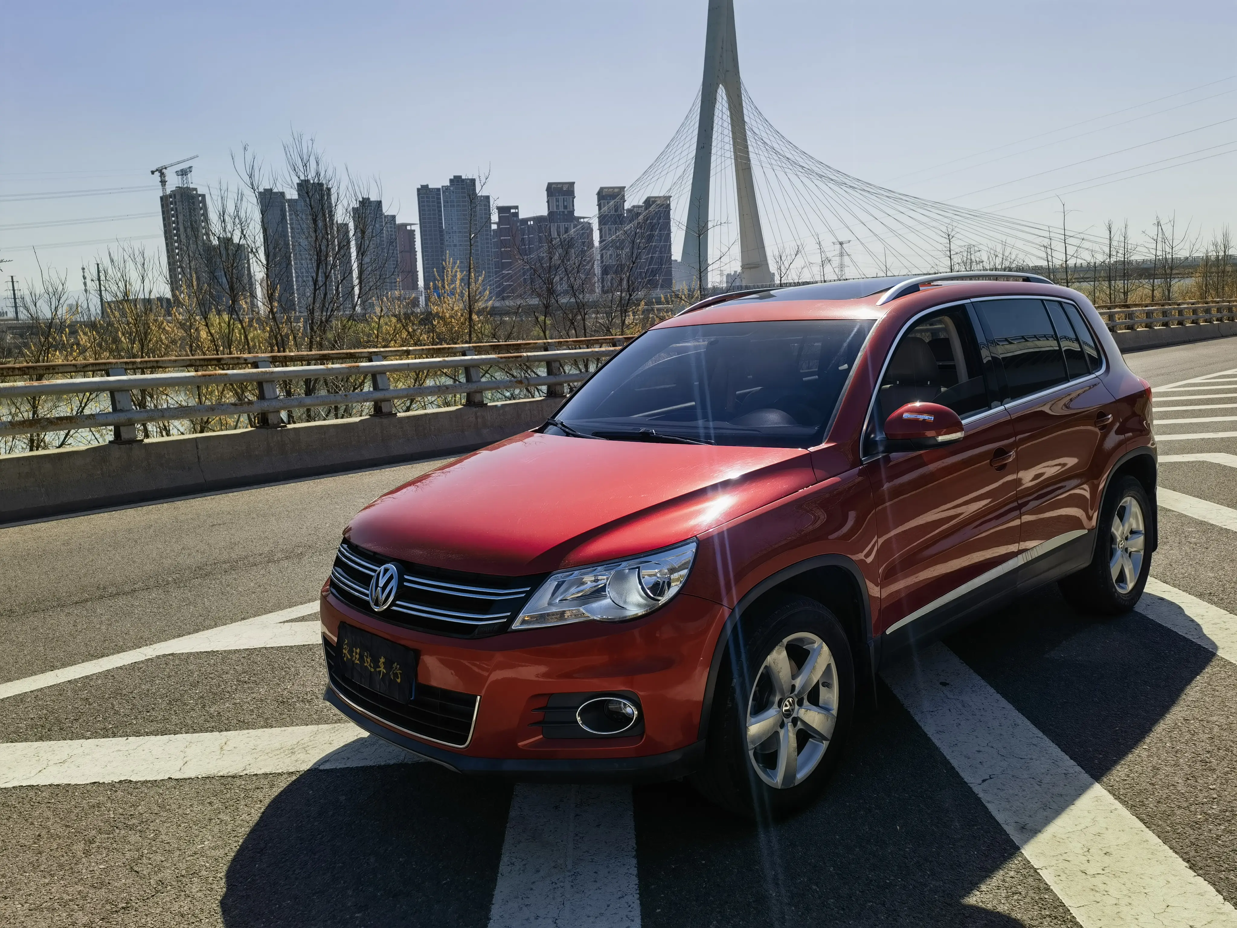 Volkswagen Tiguan (Tharu)