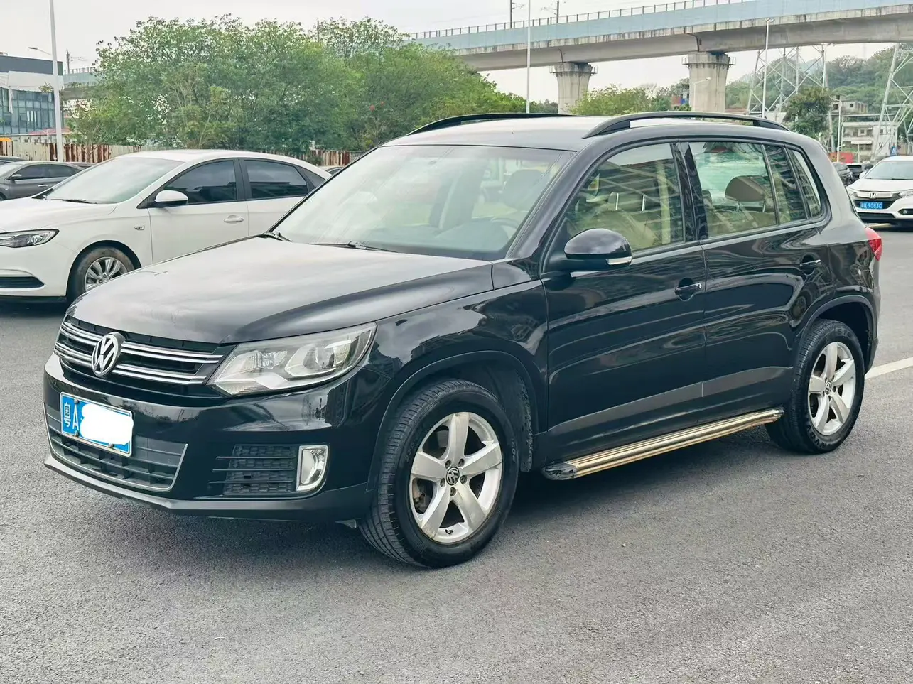 Volkswagen Tiguan (Tharu)