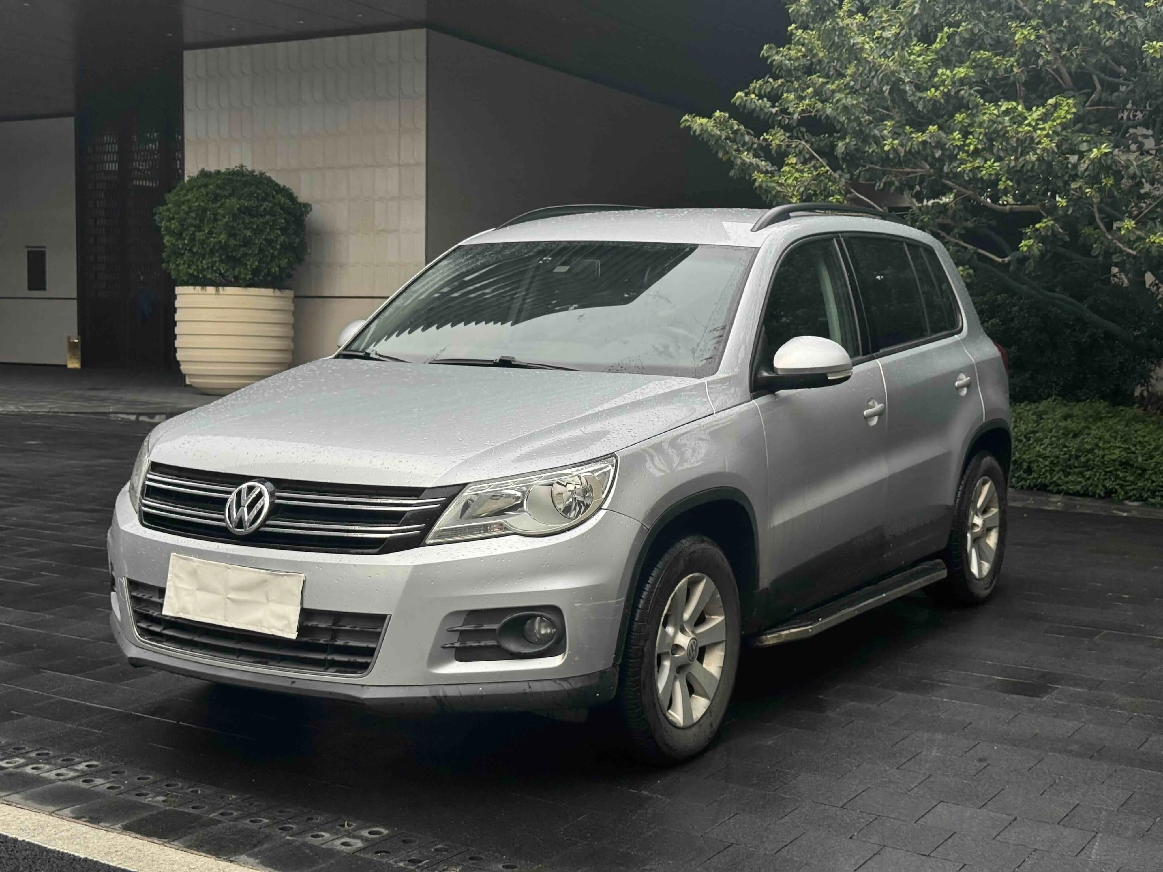 Volkswagen Tiguan (Tharu)