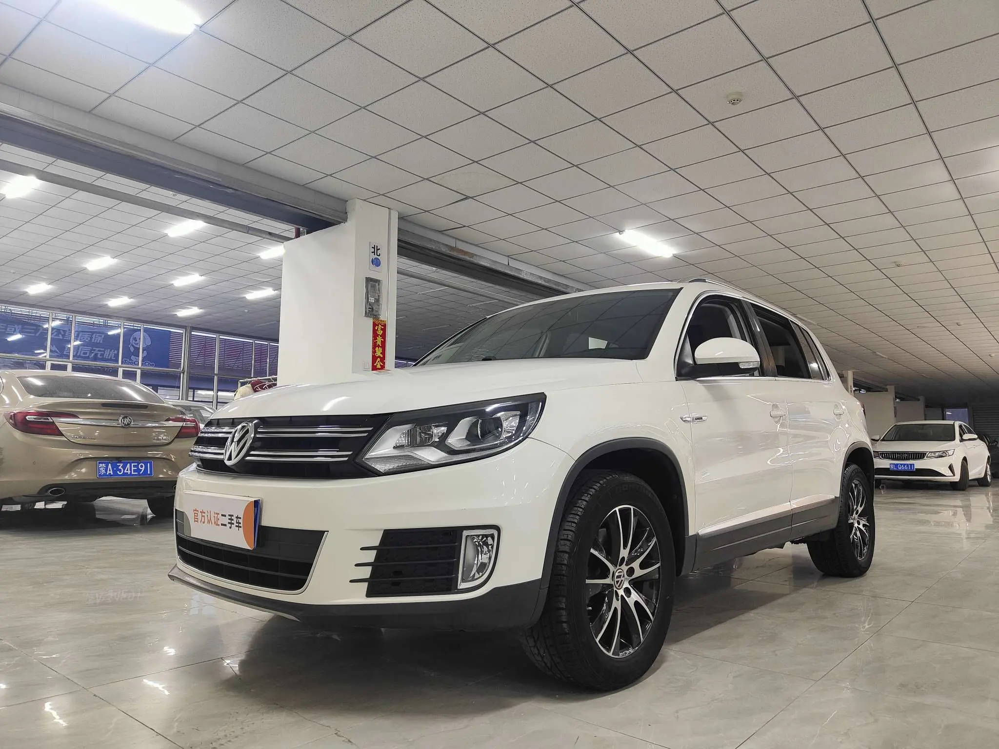 Volkswagen Tiguan (Tharu)