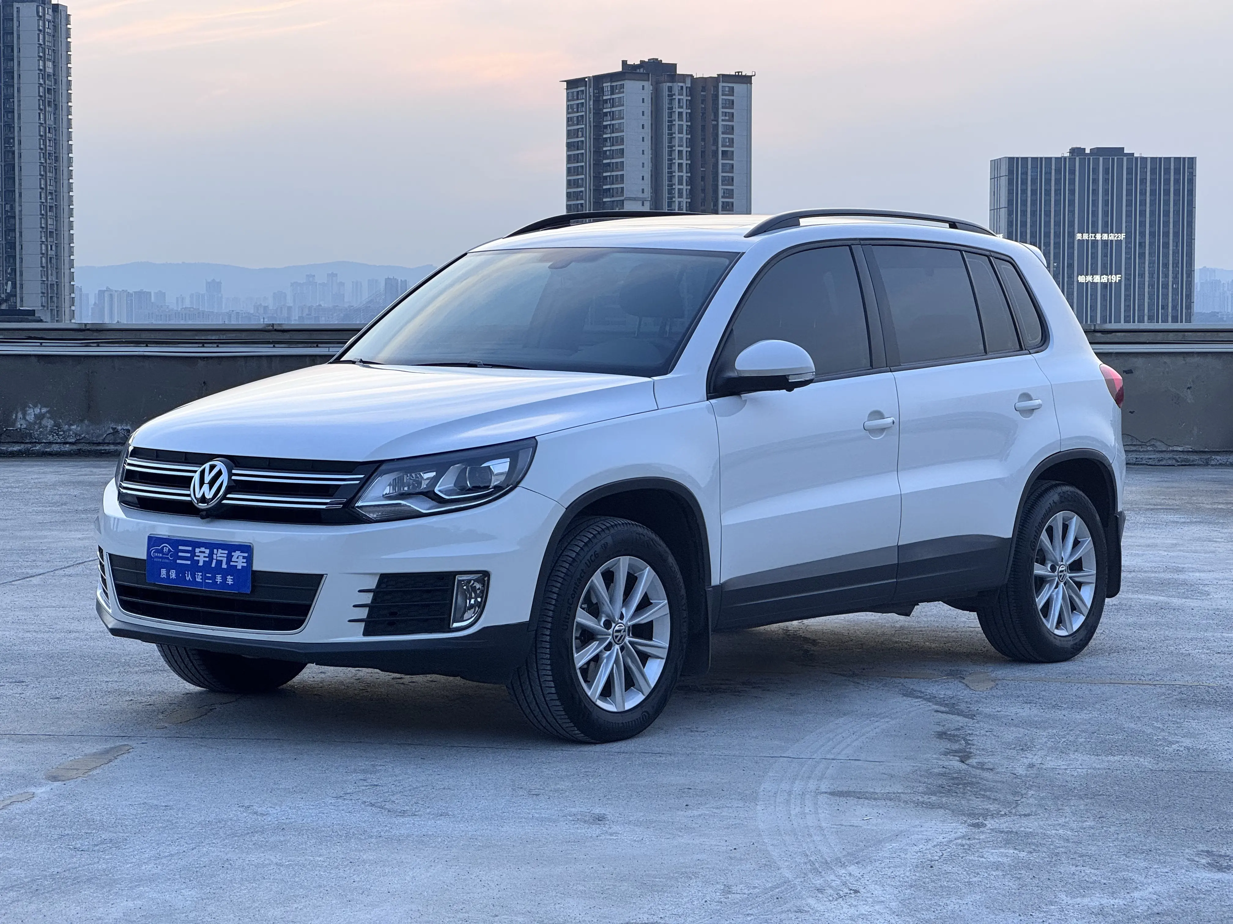 Volkswagen Tiguan (Tharu)