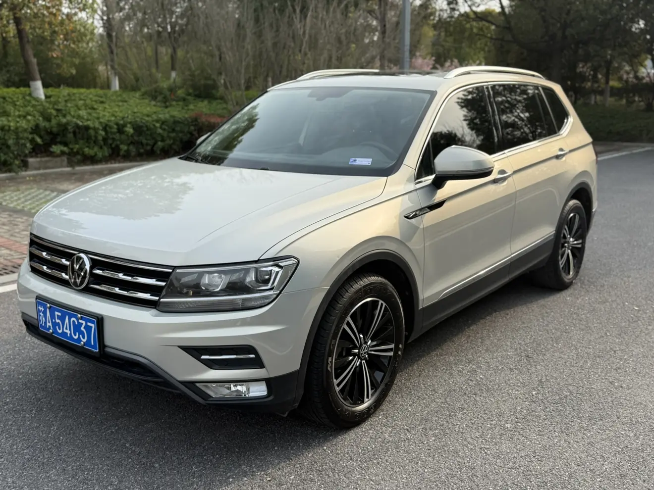 Volkswagen Tiguan L