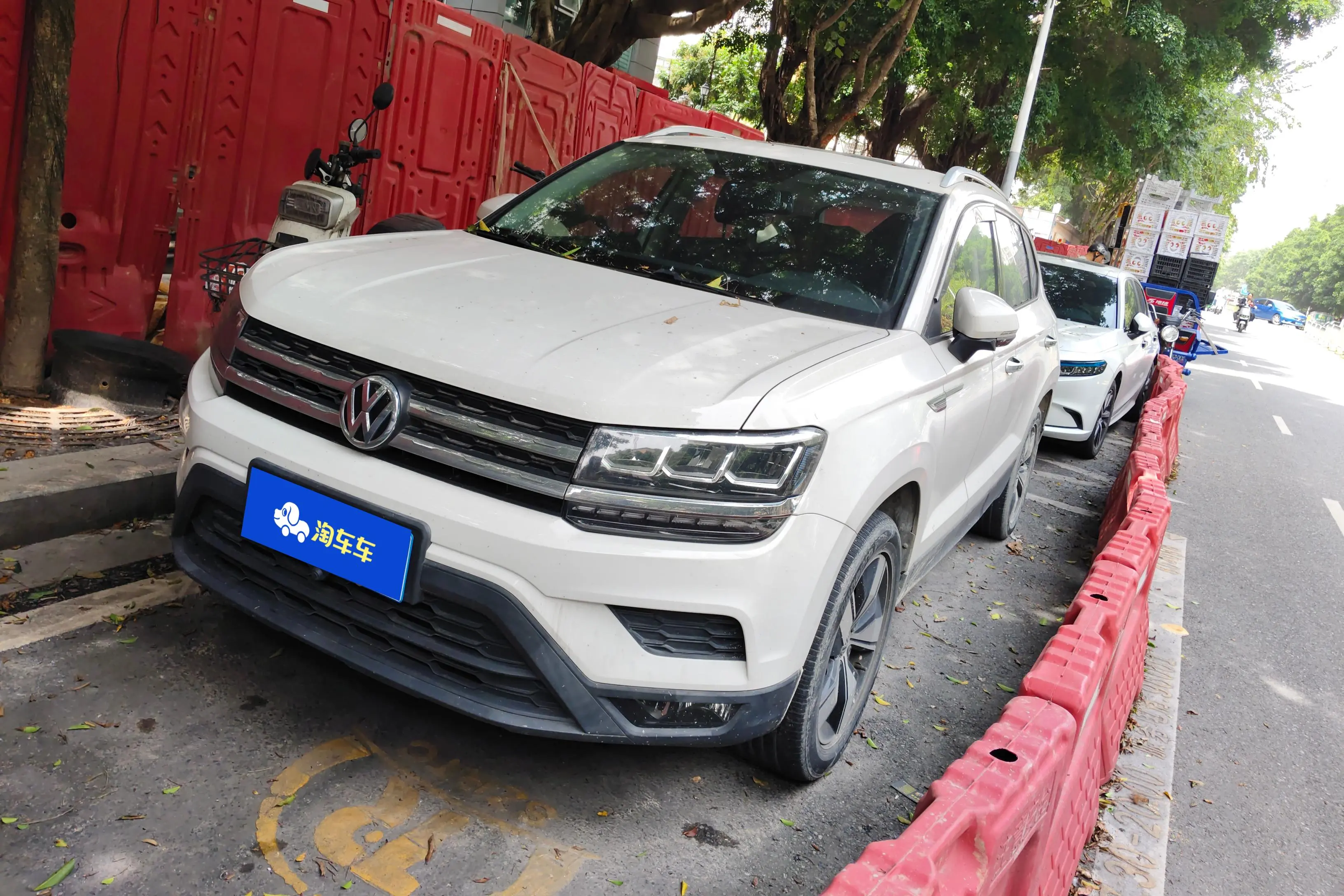 Volkswagen Tharu