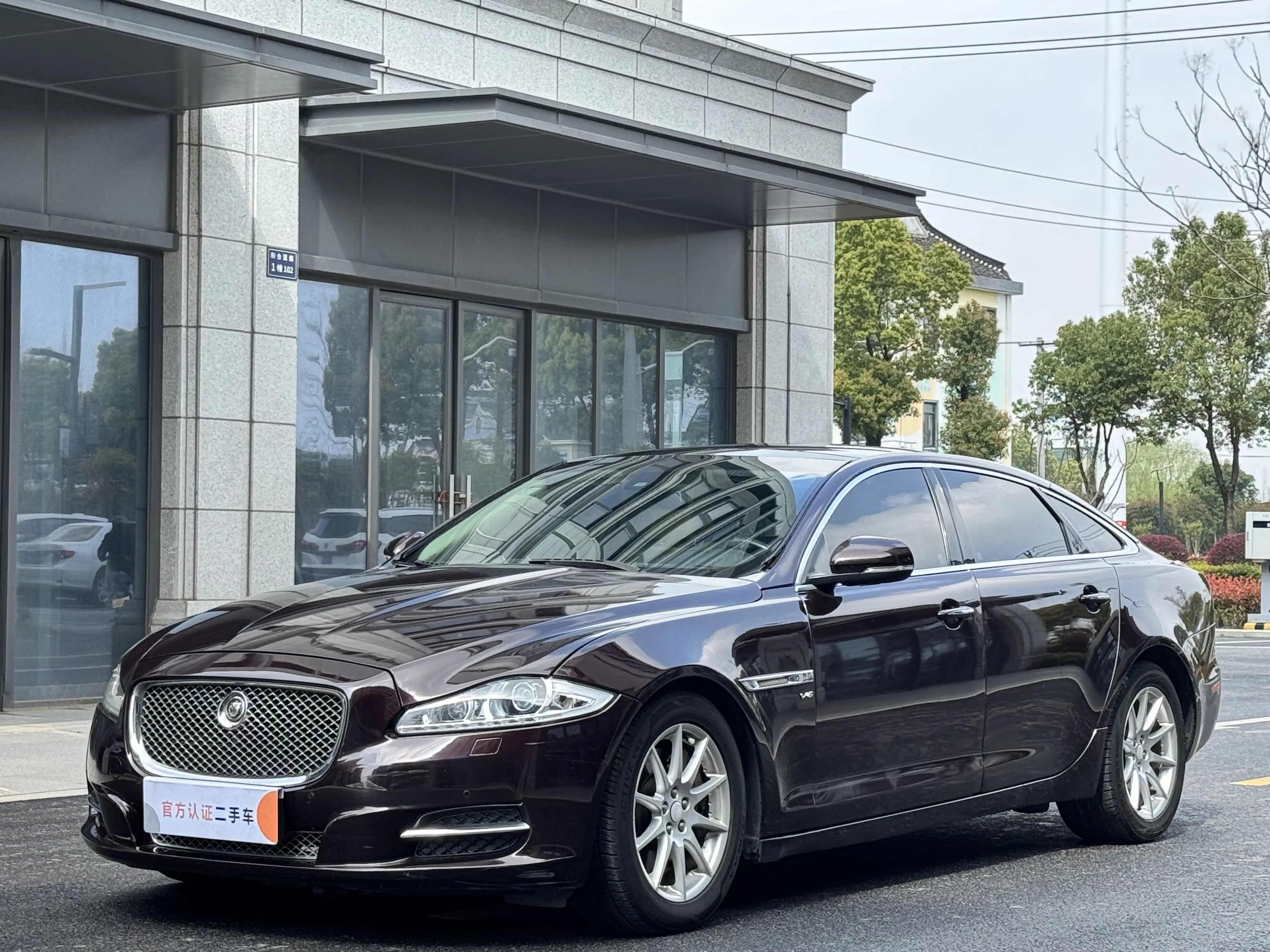 Jaguar XJ