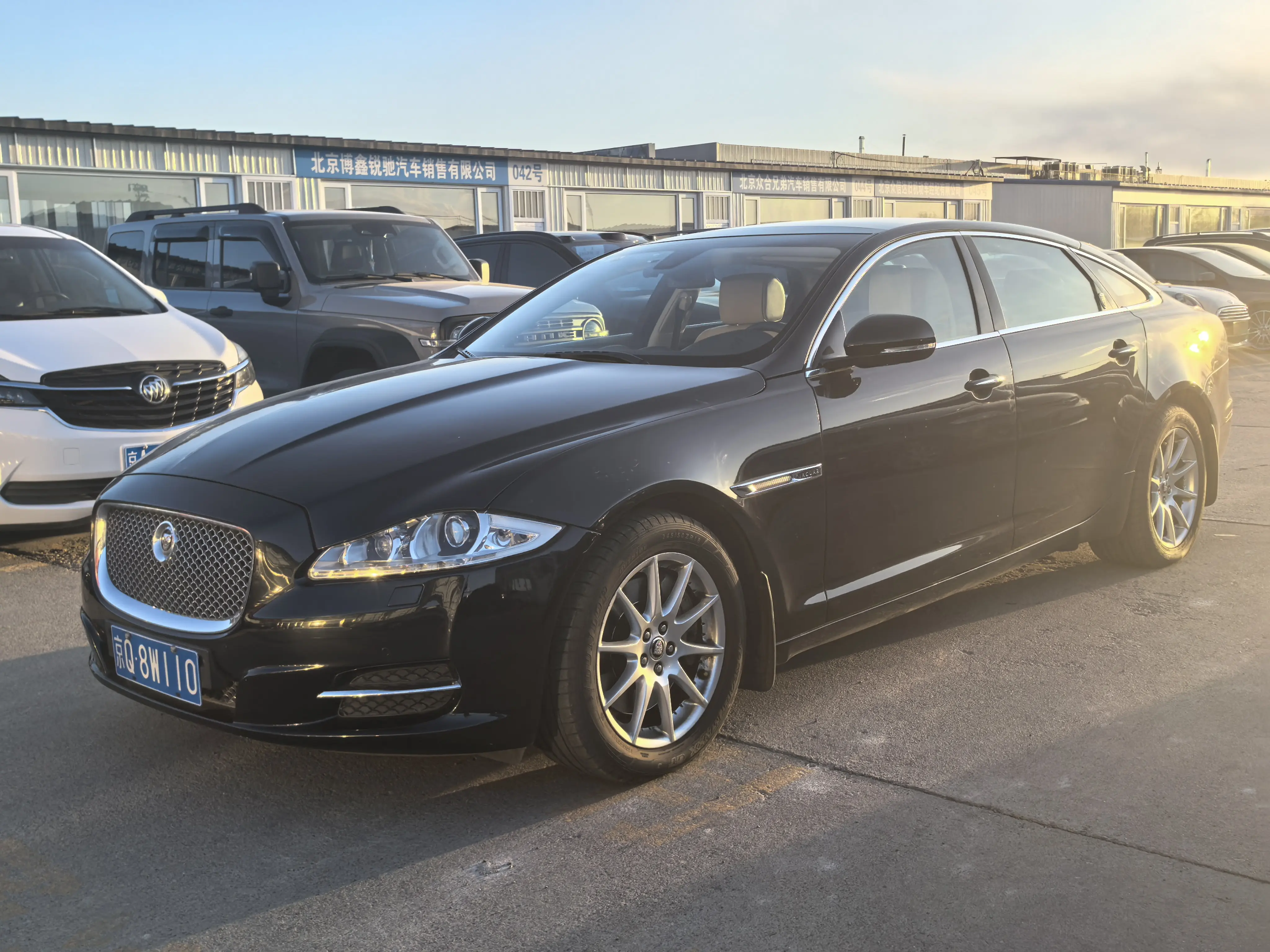Jaguar XJ