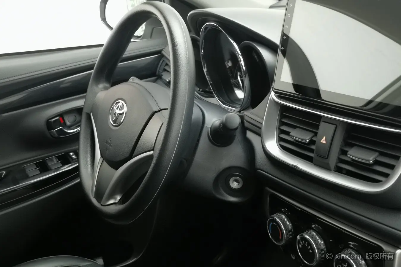 Toyota Yaris L