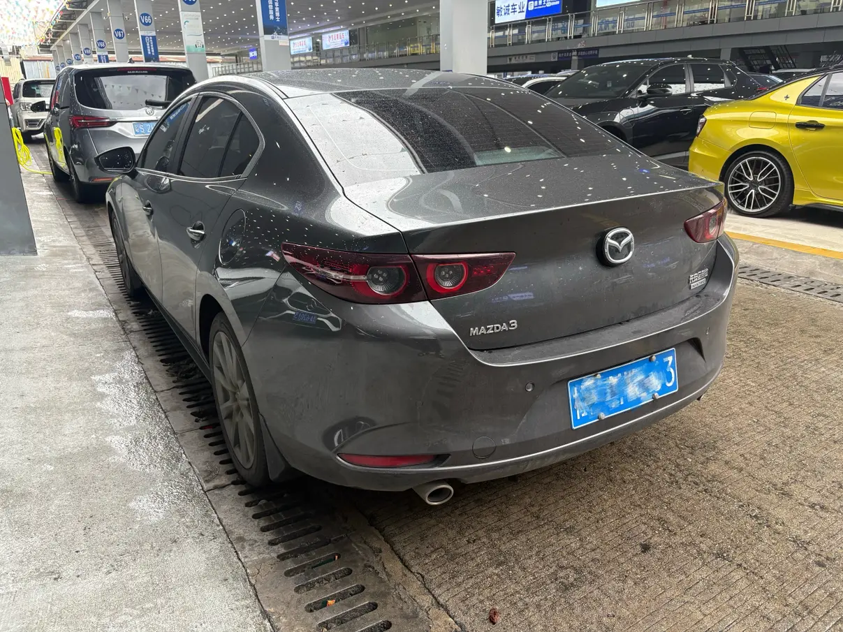 Mazda Axela
