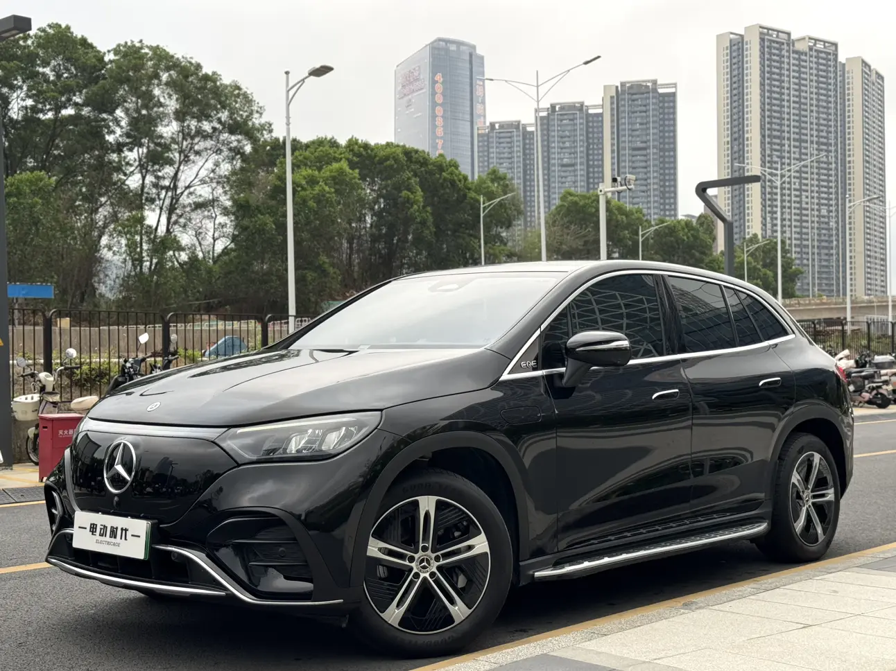 Mercedes-Benz EQE SUV
