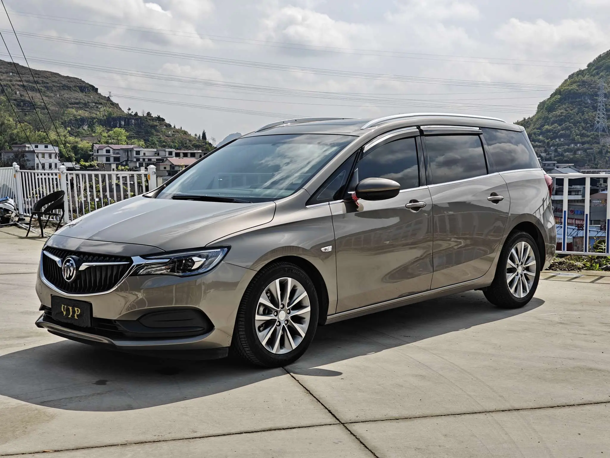 Buick GL6