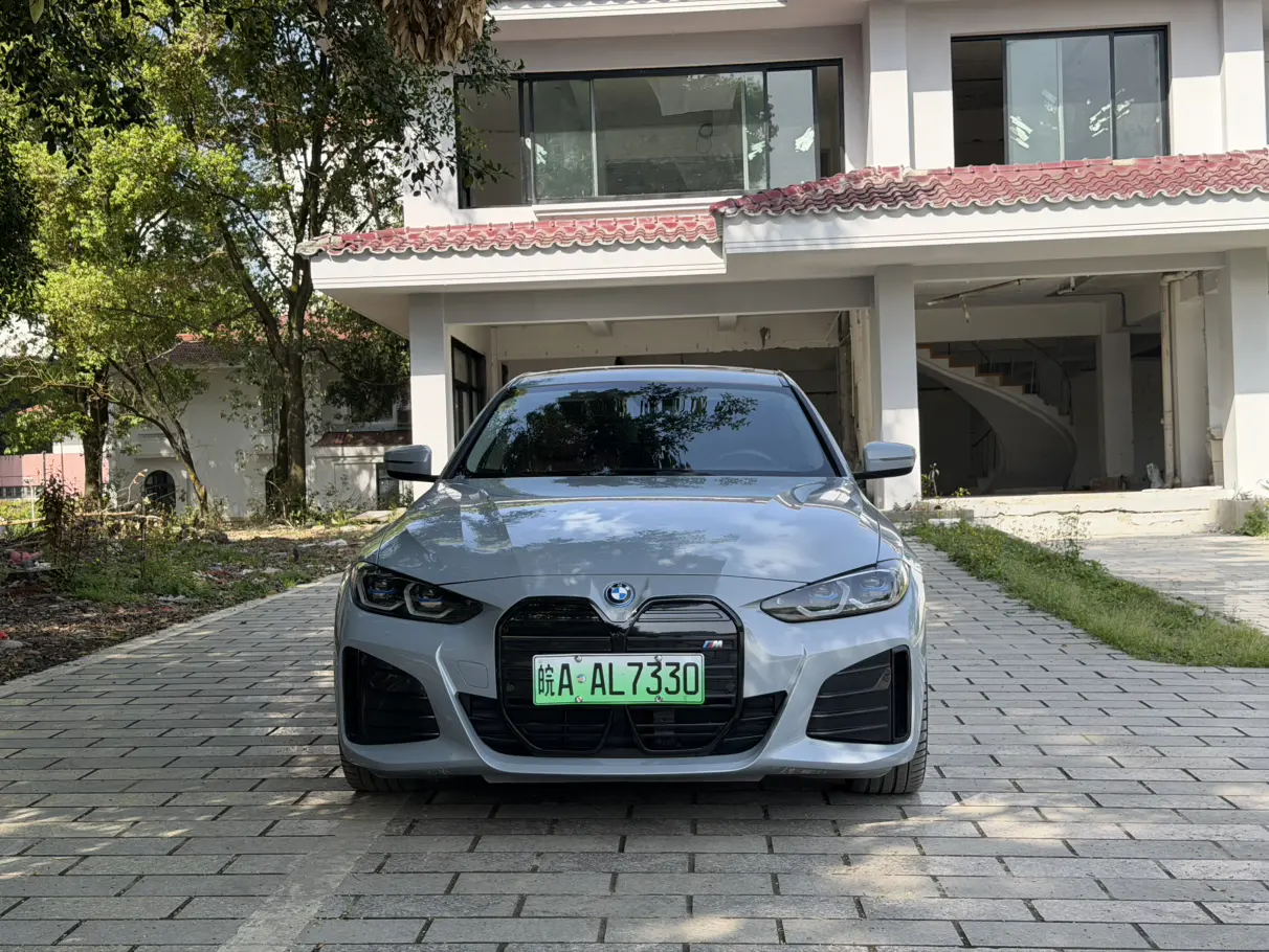 BMW i4