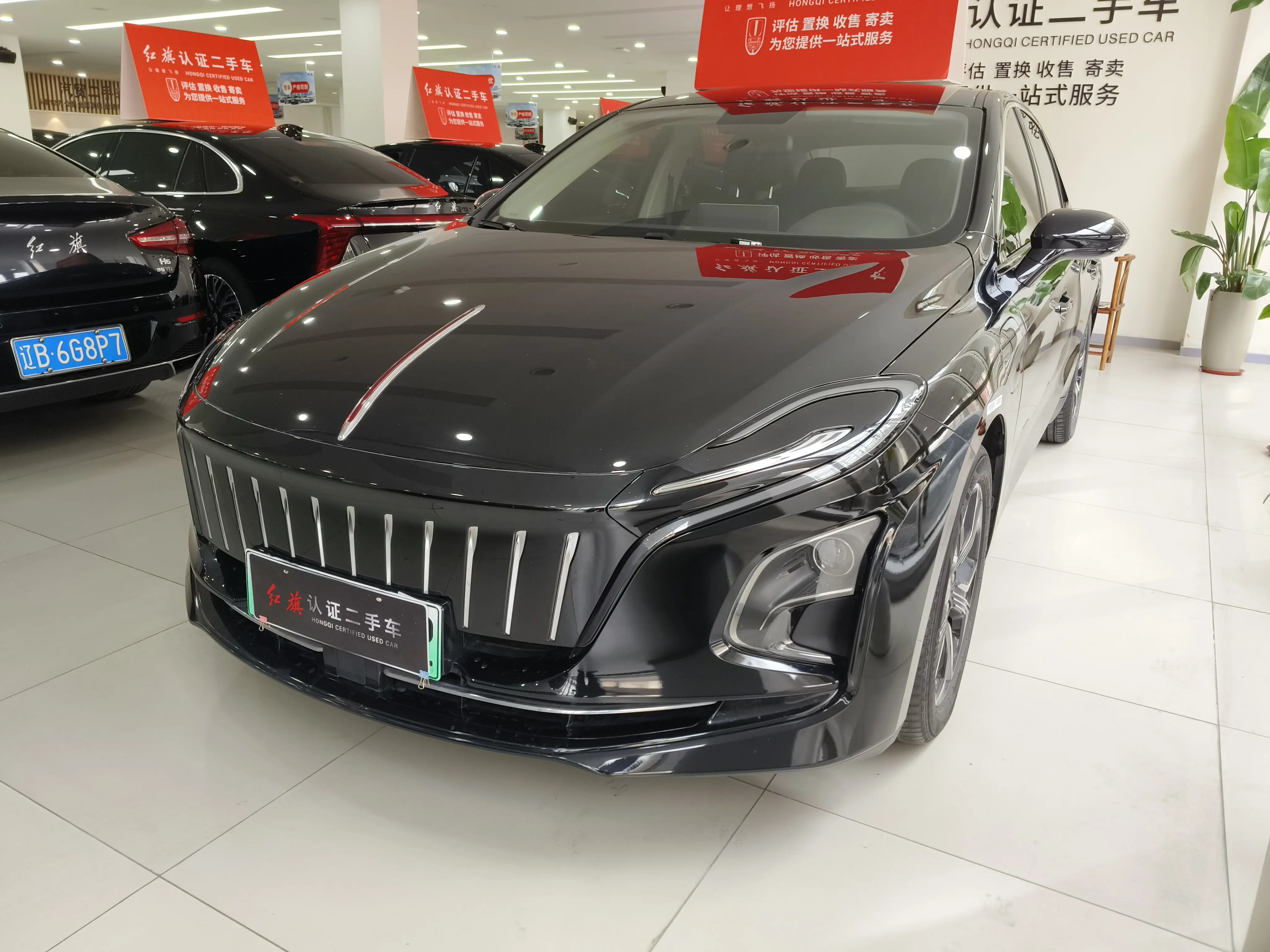 Hongqi E-QM5
