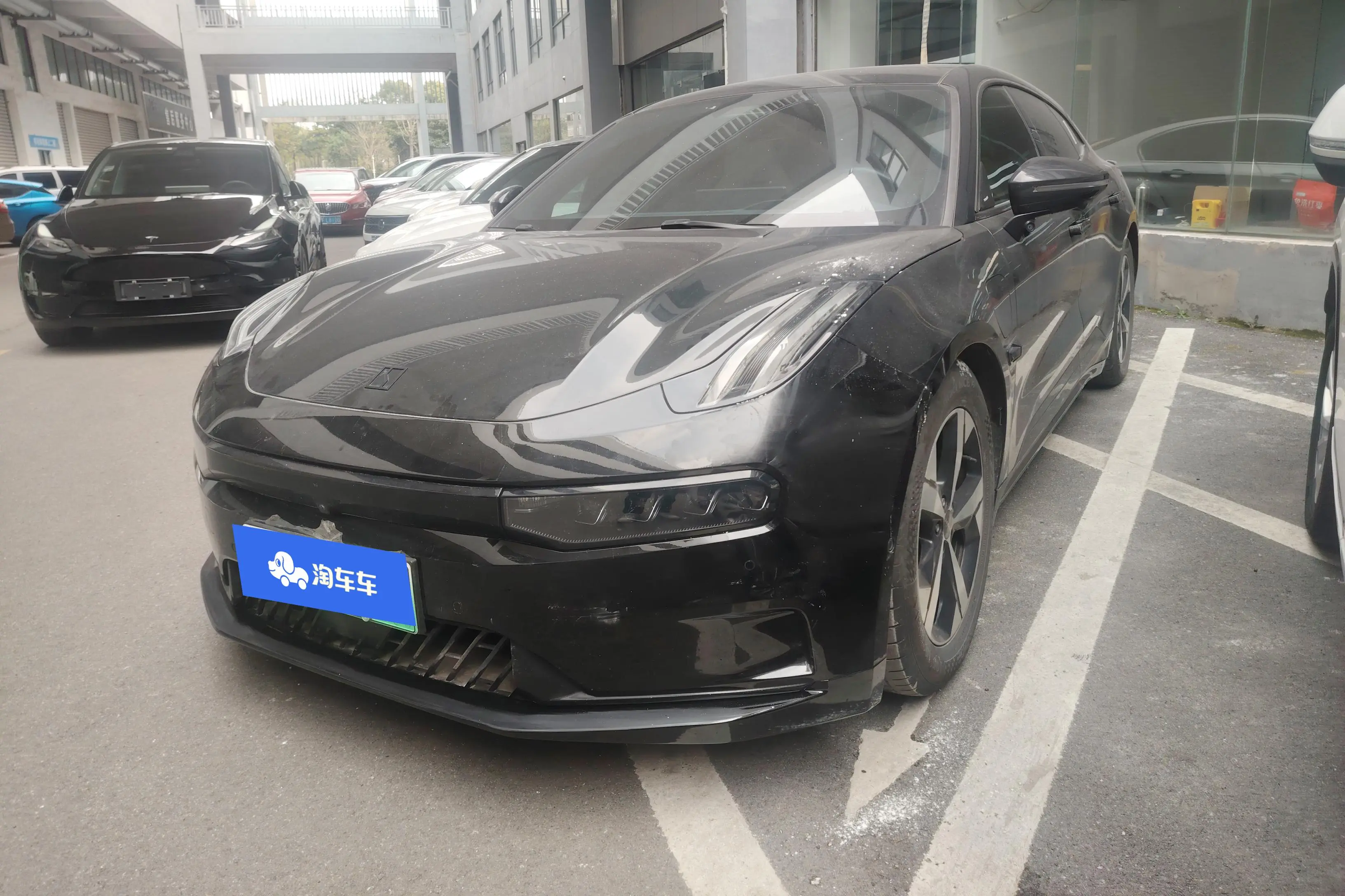 ZEEKR 001