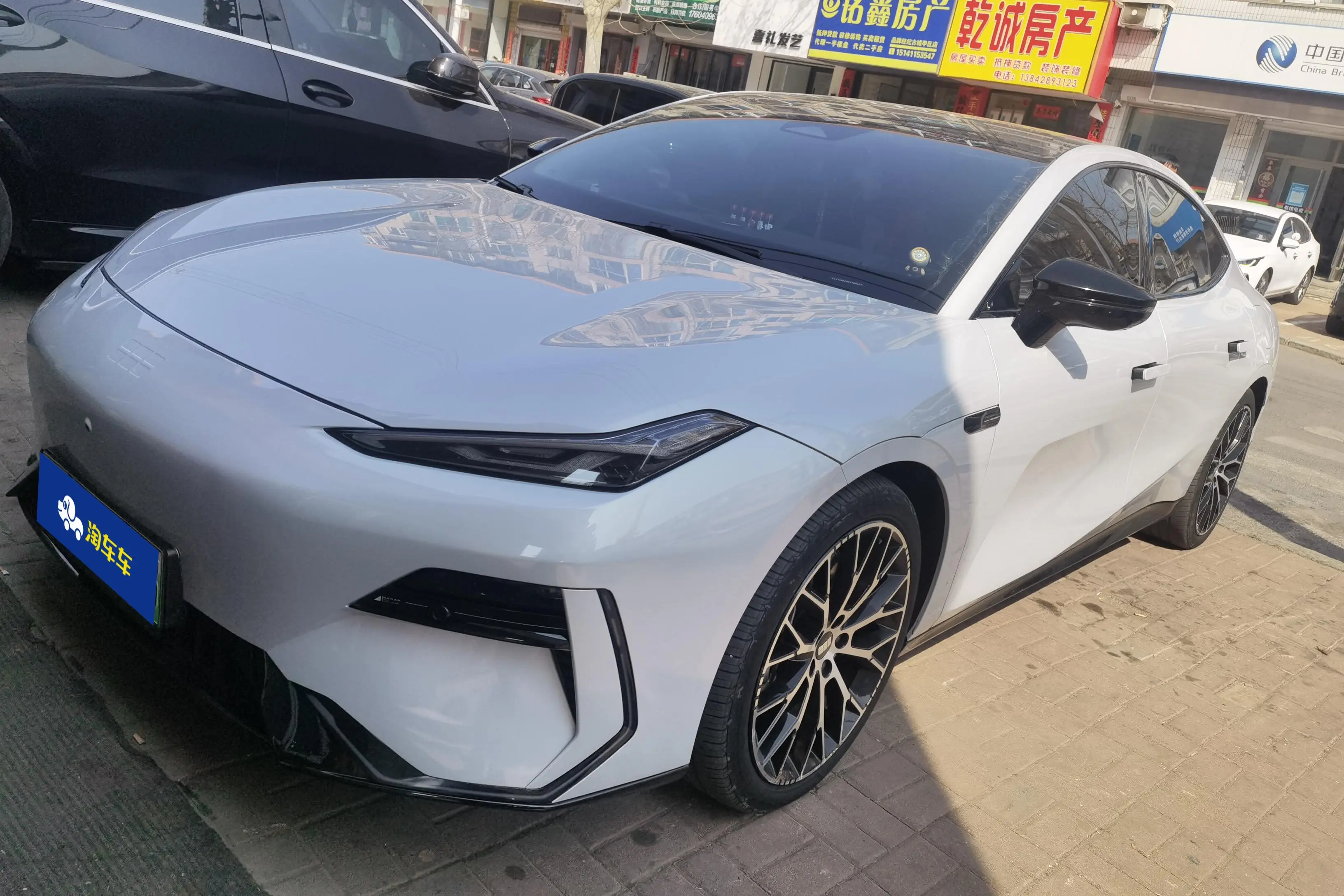 Geely Galaxy E8