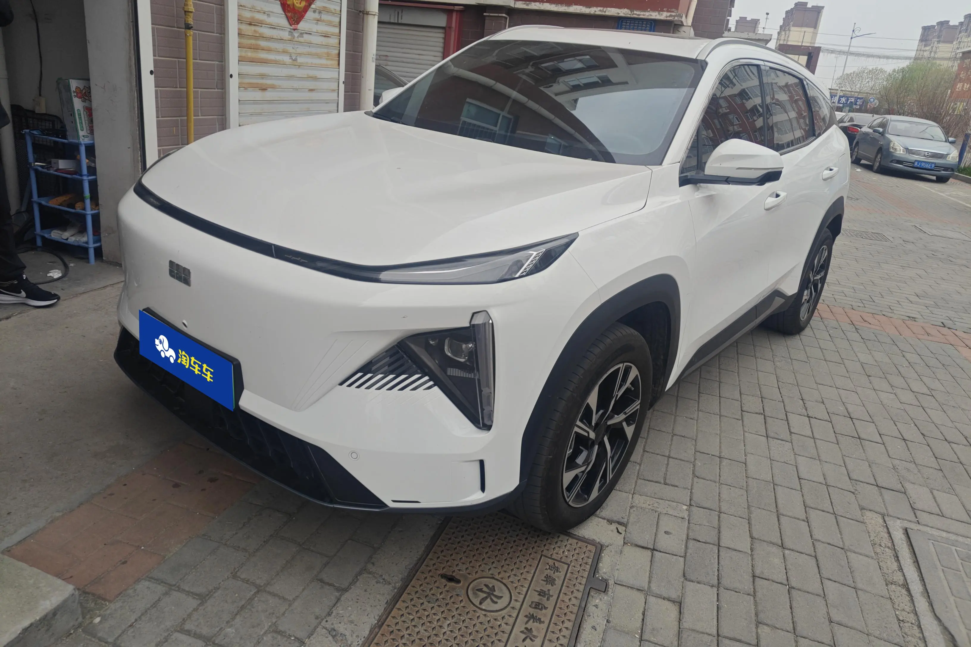 Geely Galaxy L7