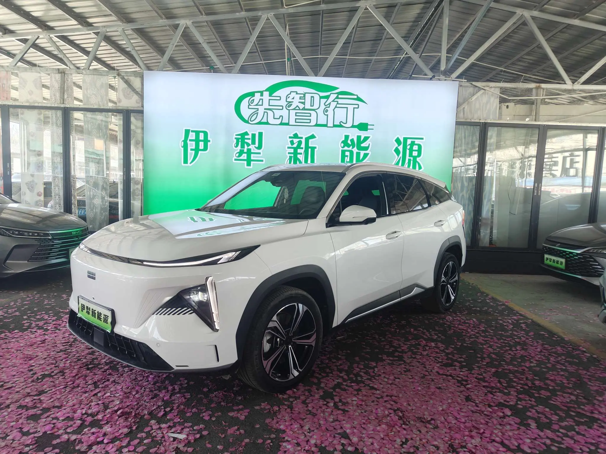 Geely Galaxy L7