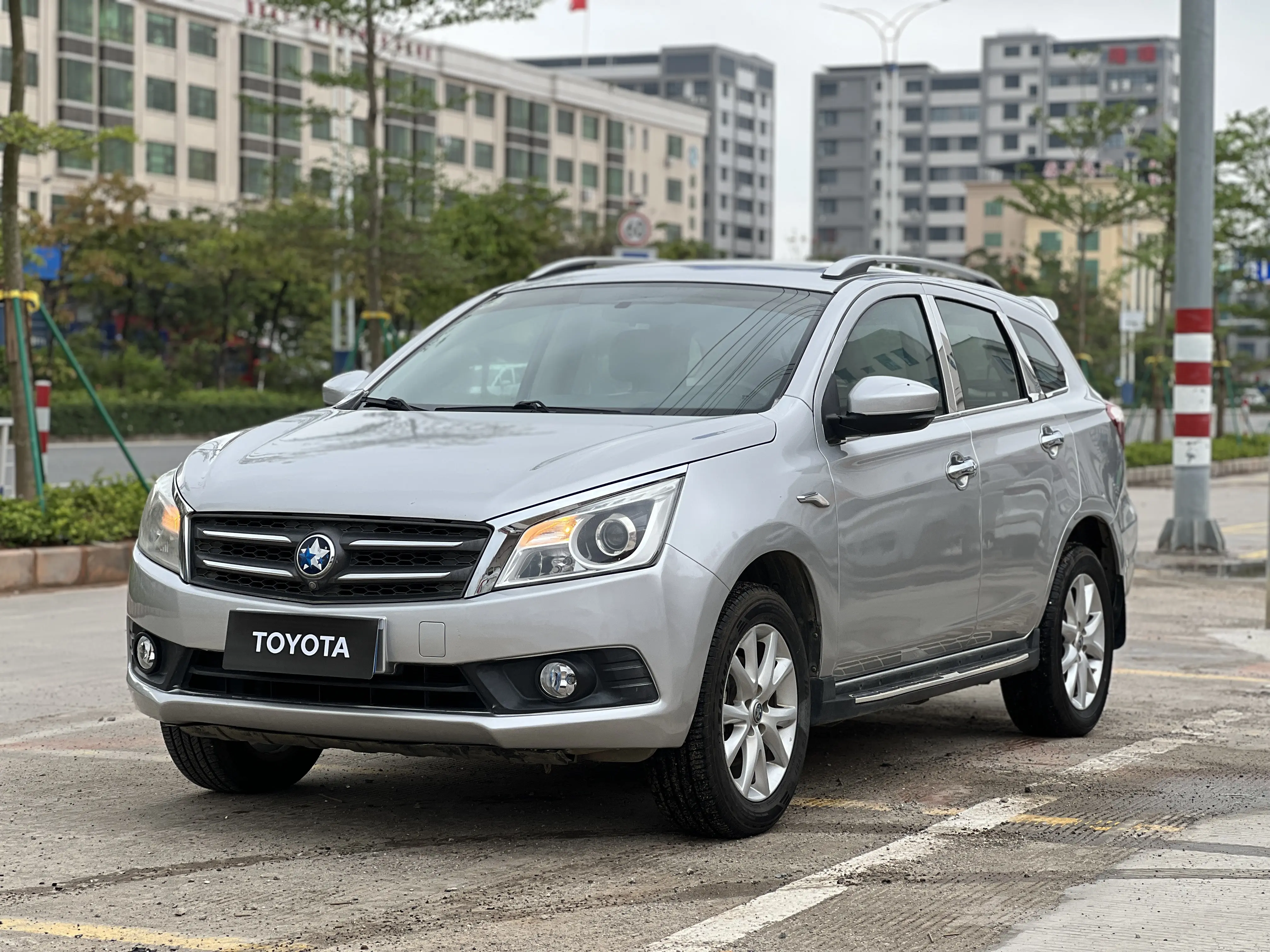 Kai Chen Venucia T70