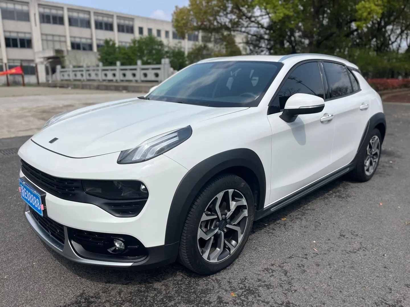 Lynk & Co 02
