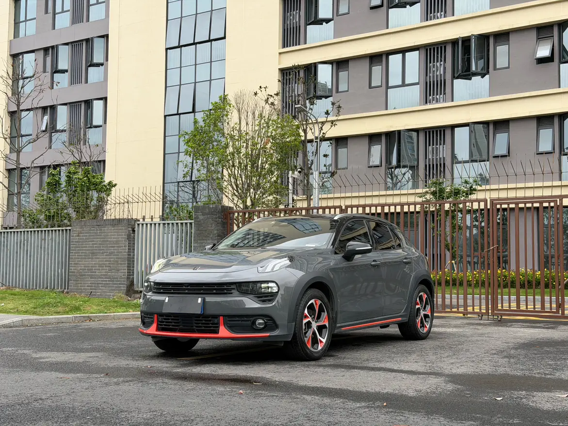 Lynk & Co 02