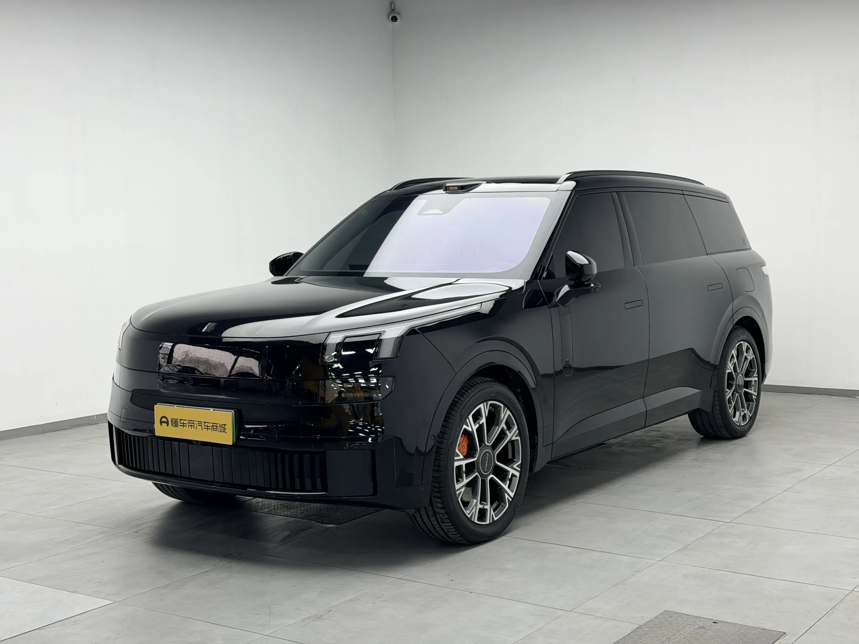 Lynk & Co 900