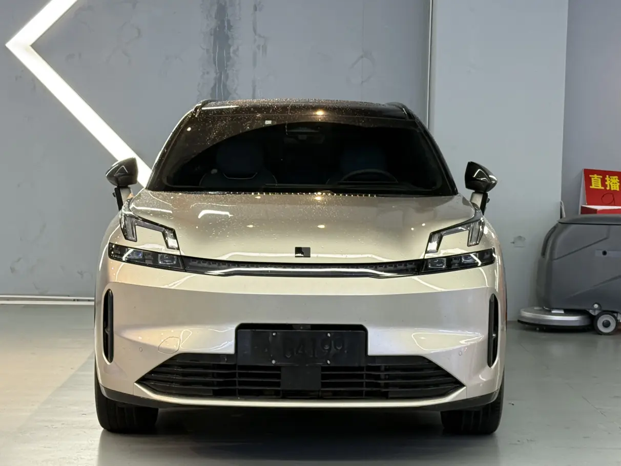 Lynk & Co 08 EM-P