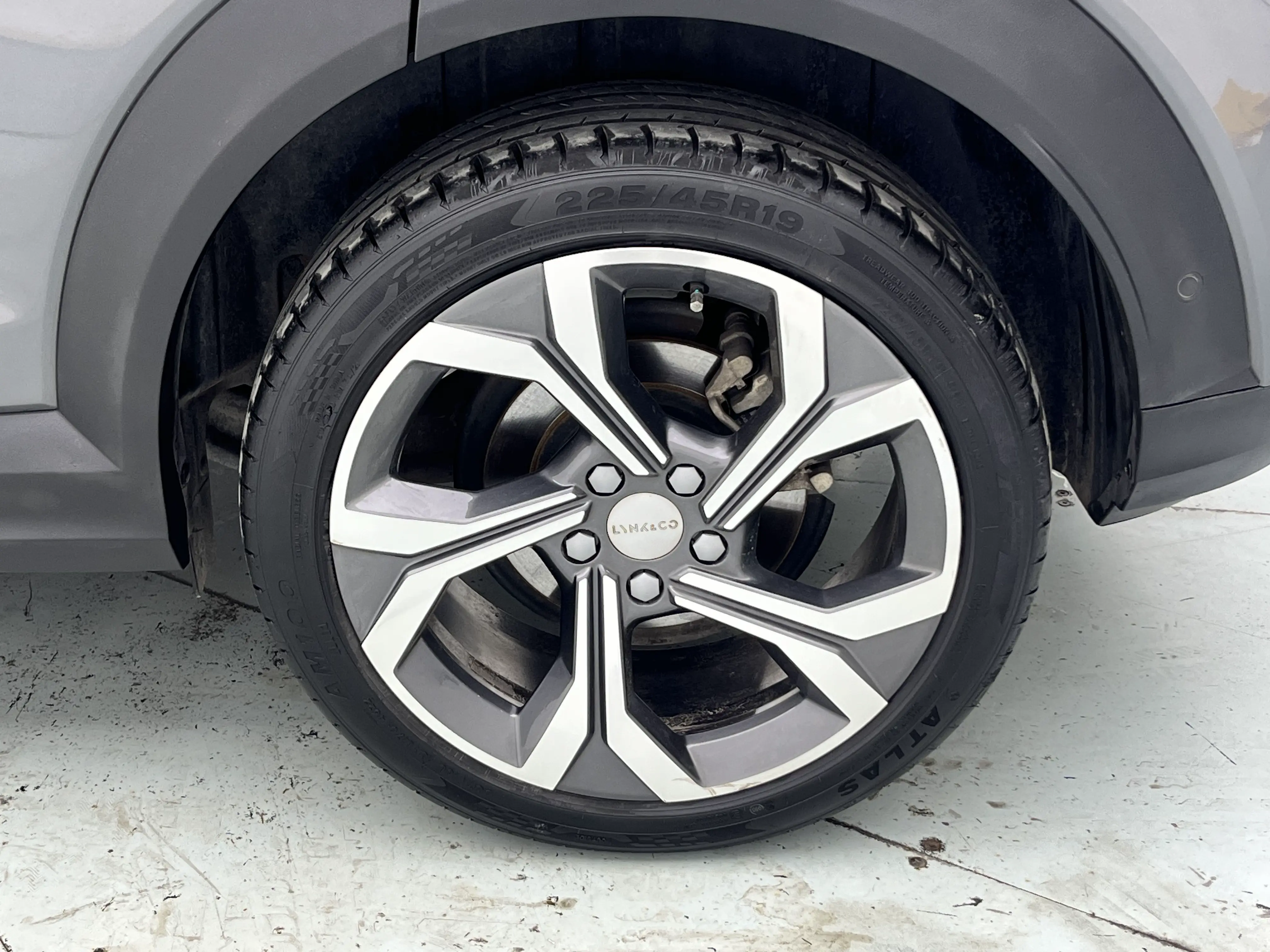 Lynk & Co 06