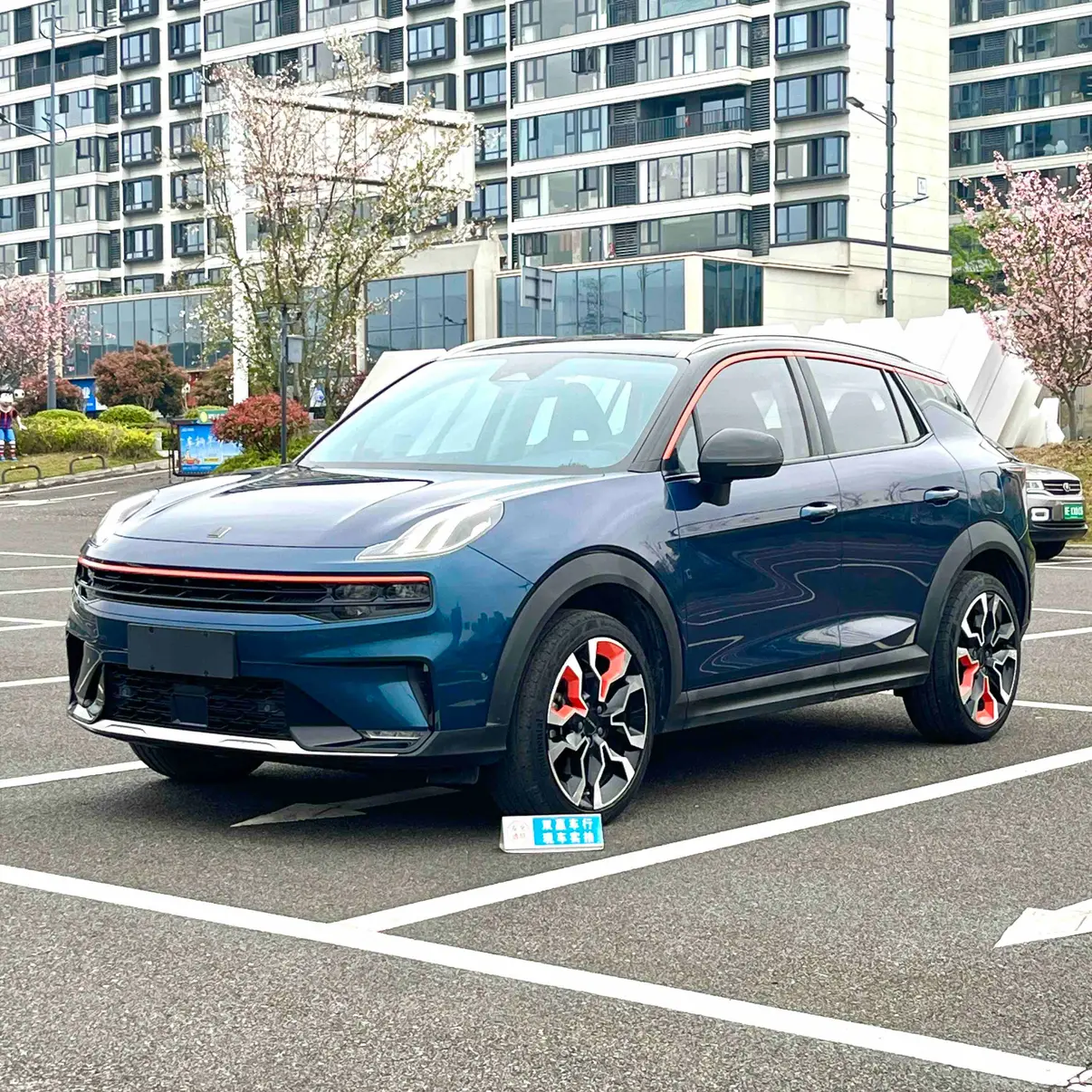 Lynk & Co 06