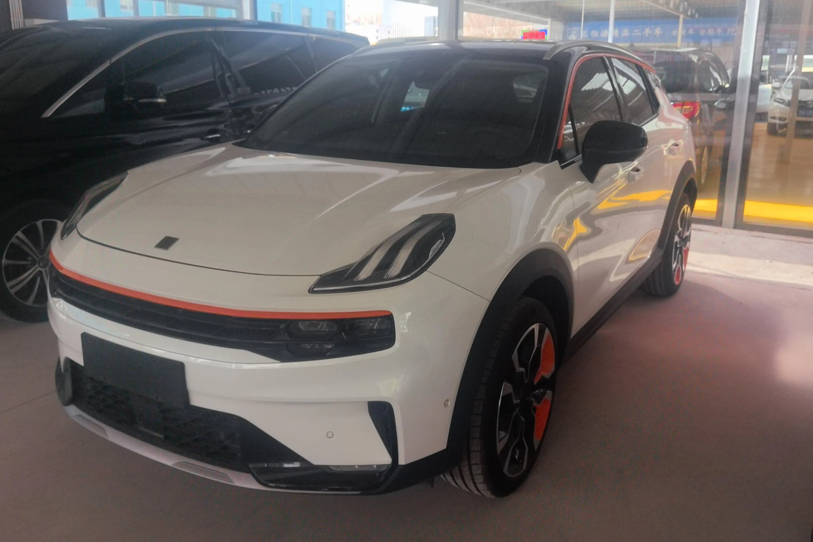 Lynk & Co 06