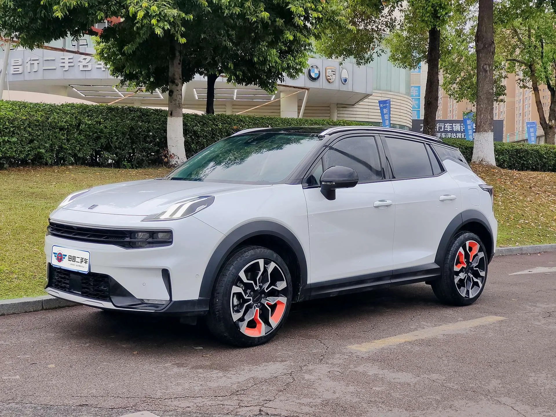 Lynk & Co 06