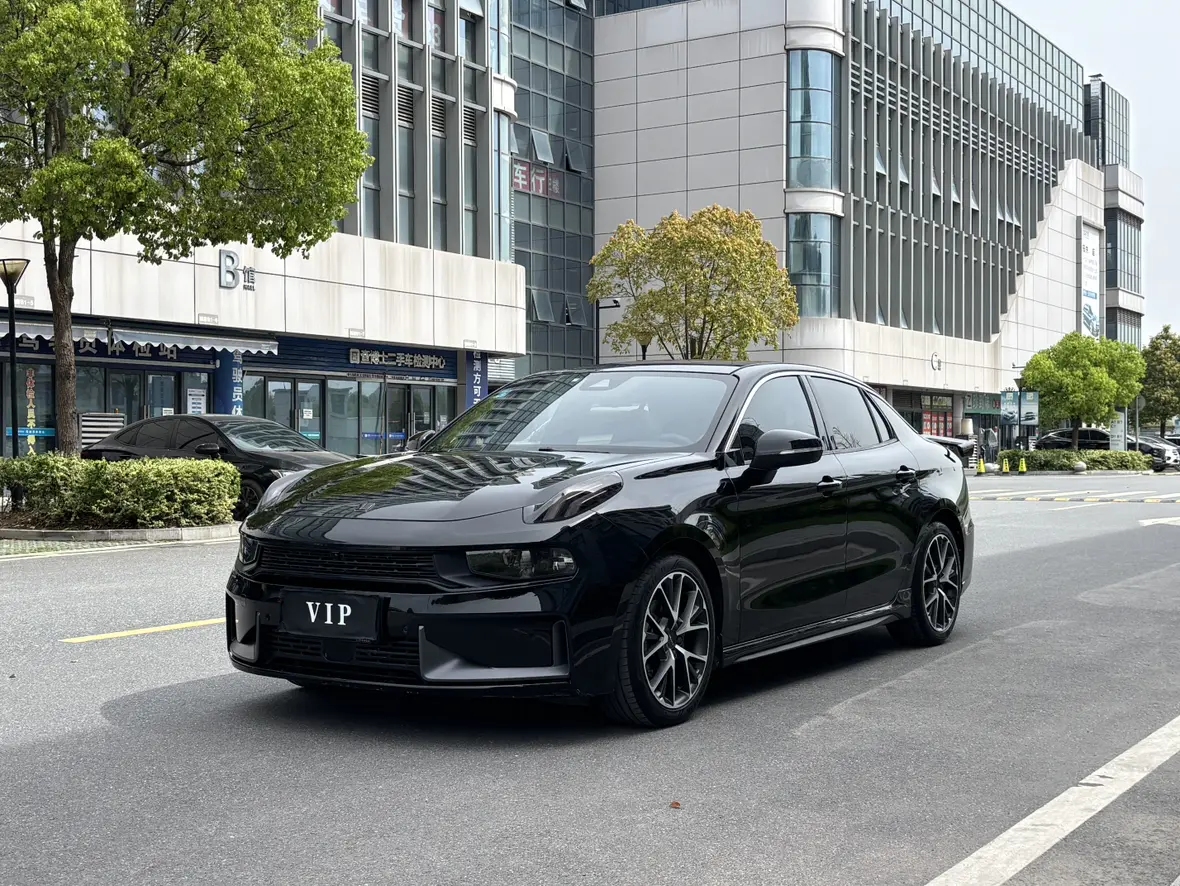 Lynk & Co 03