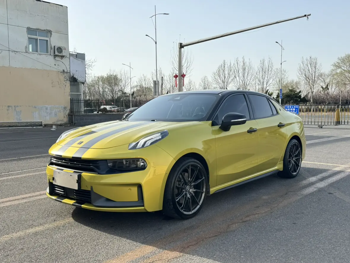 Lynk & Co 03