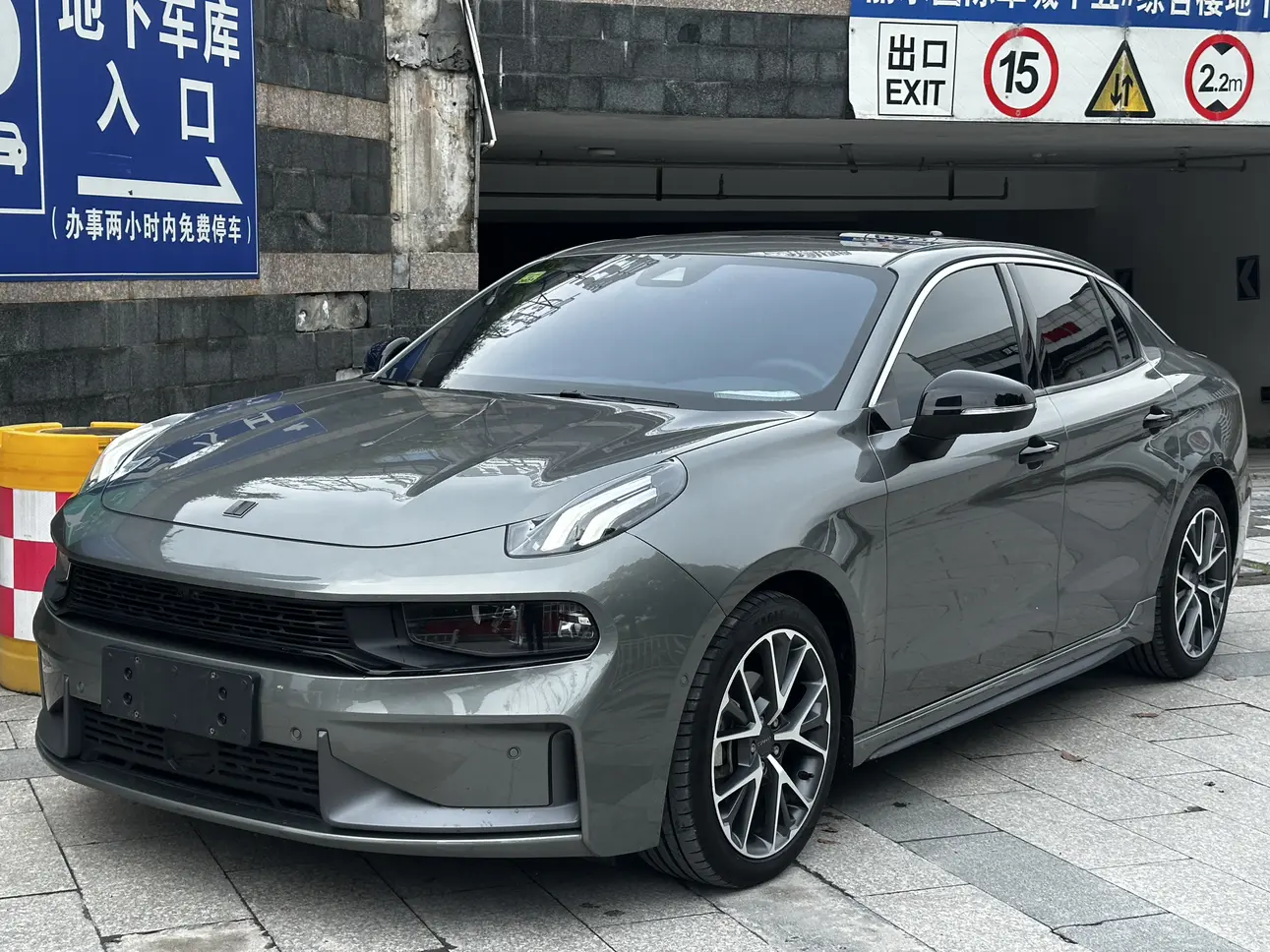 Lynk & Co 03