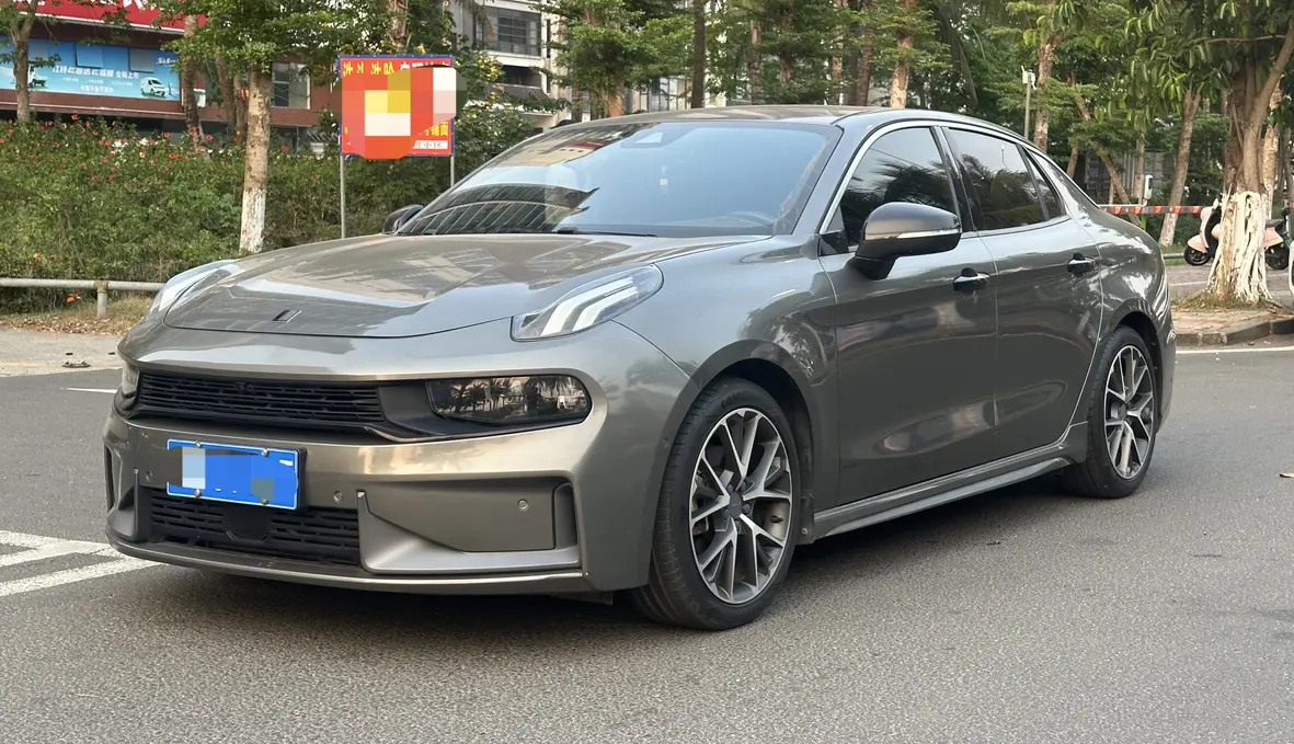 Lynk & Co 03