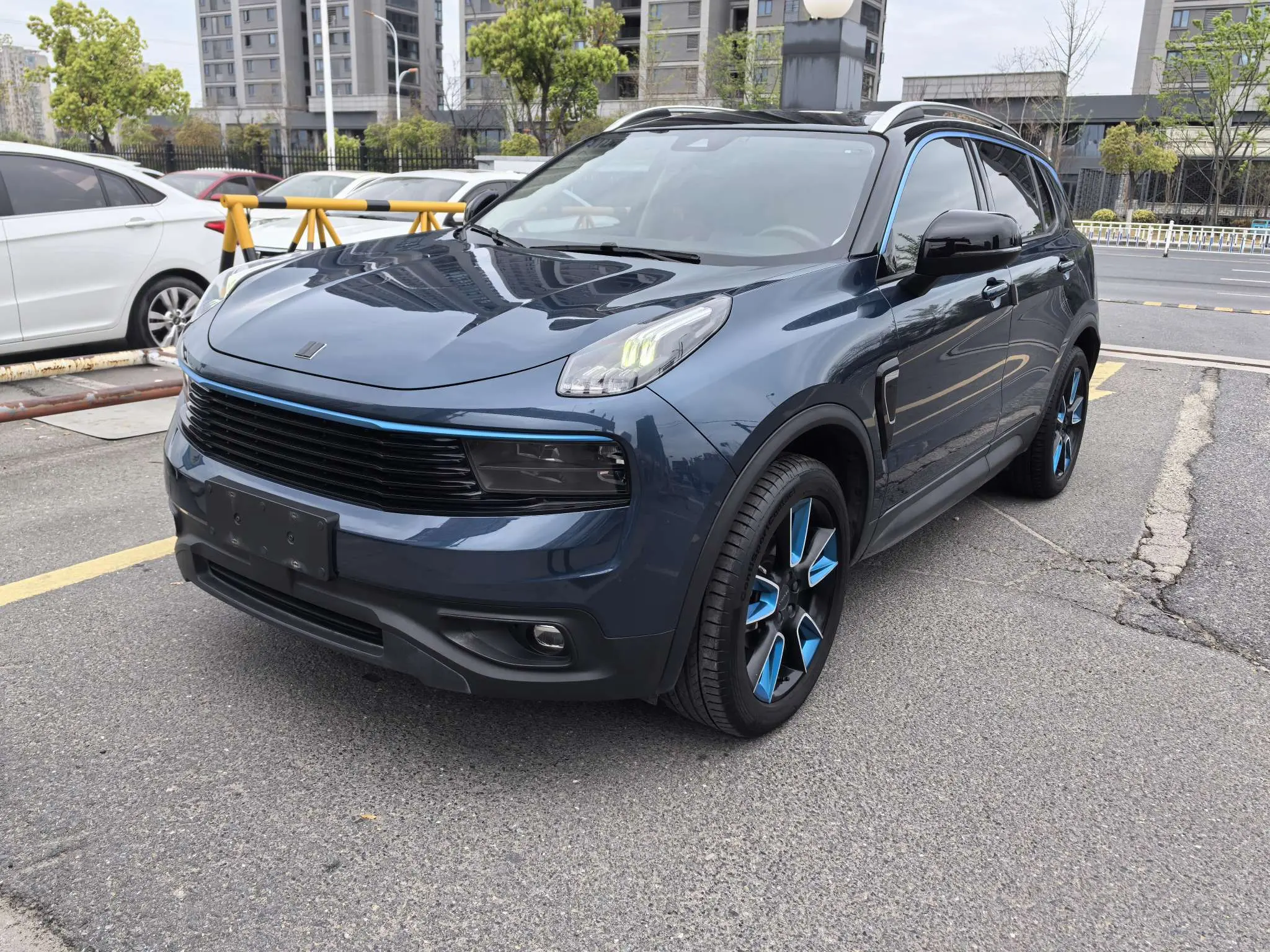 Lynk & Co 01